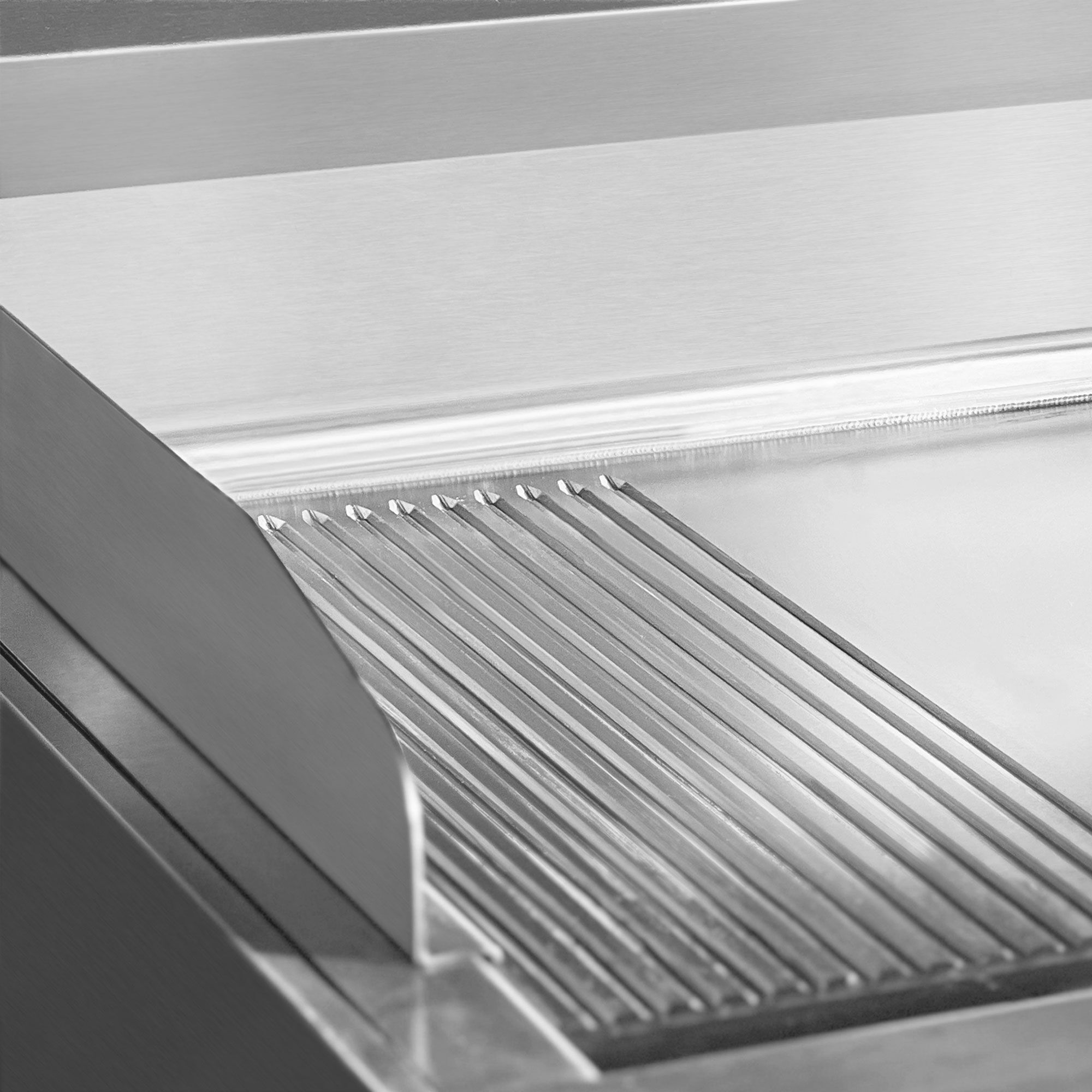 Plancha à induction - plaque acier - 10,0 kW - 1/2 lisse, 1/2 rainurée - incl. soubassement avec 2 portes