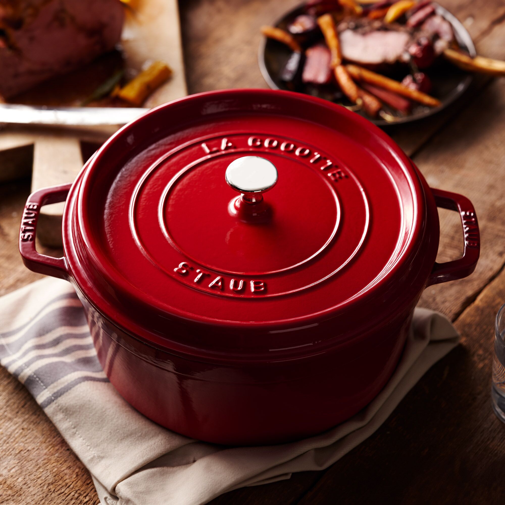 STAUB | LA COCOTTE - Cocotte - Ø 180mm - Gjutjärn - Körsbärsrött