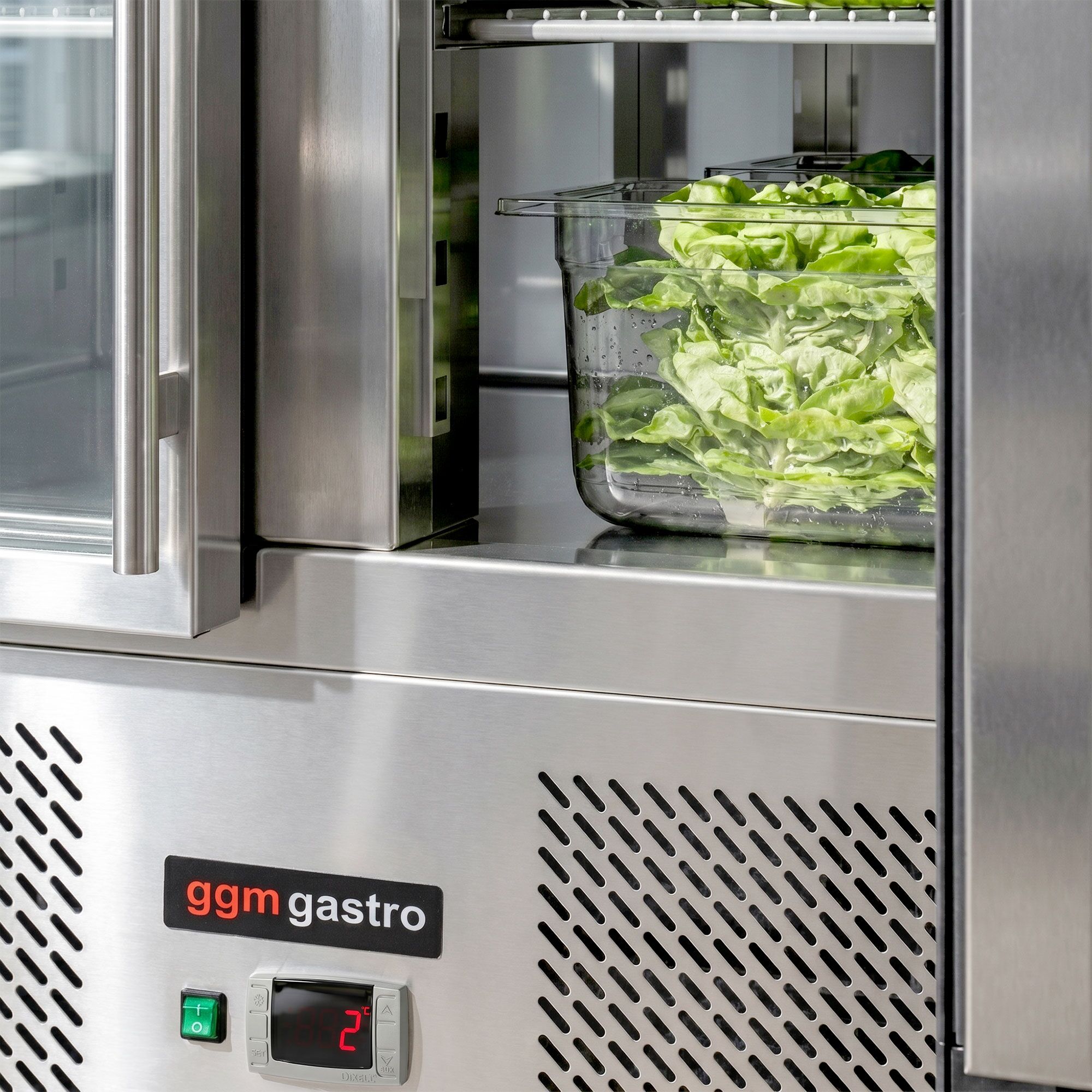 Saladette réfrigérée ECO - 903mm - 2 portes vitrées - pour 5x GN 1/6 & Couvercle inox - plan de travail en granit noir - 240L