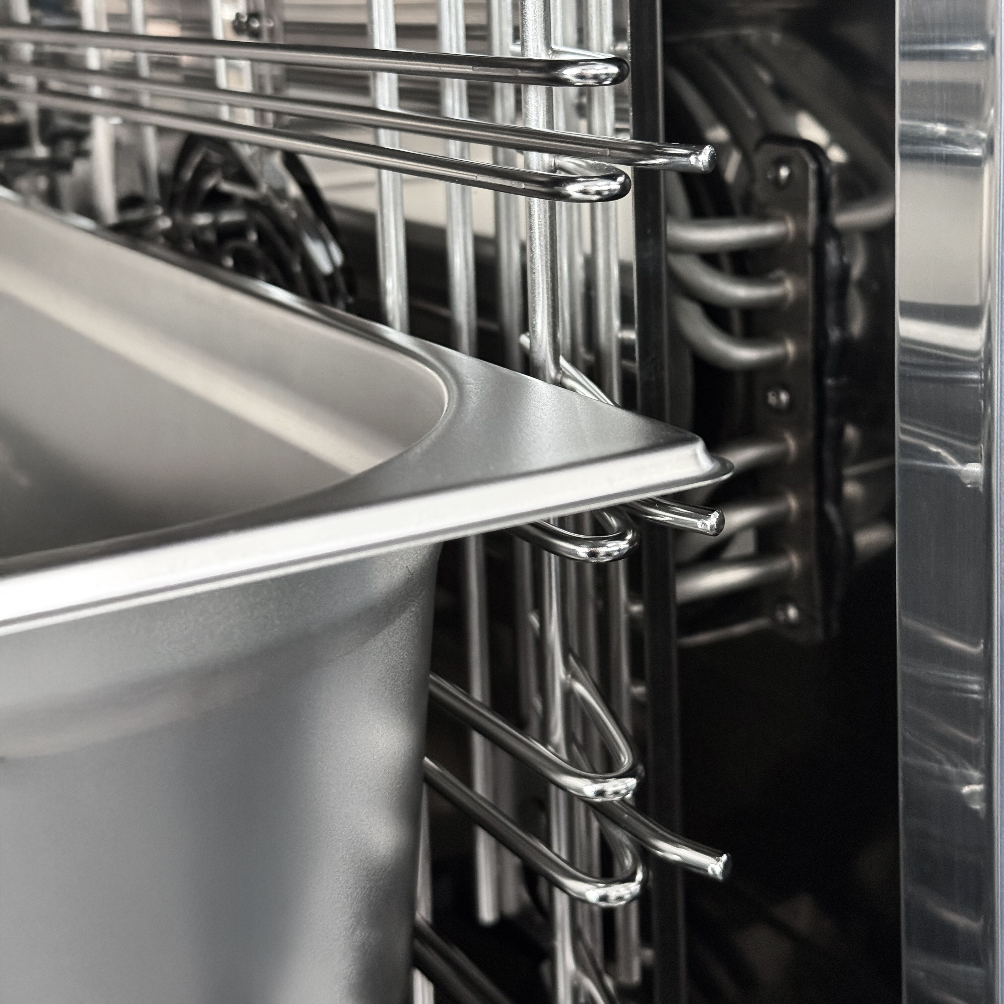 Bakery-Electric Commercial Combi Oven - Touchscreen Controls - 4x EN 600x400 - incl. Automatic washing system, Core temperature probe, HACCP monitoring, USB