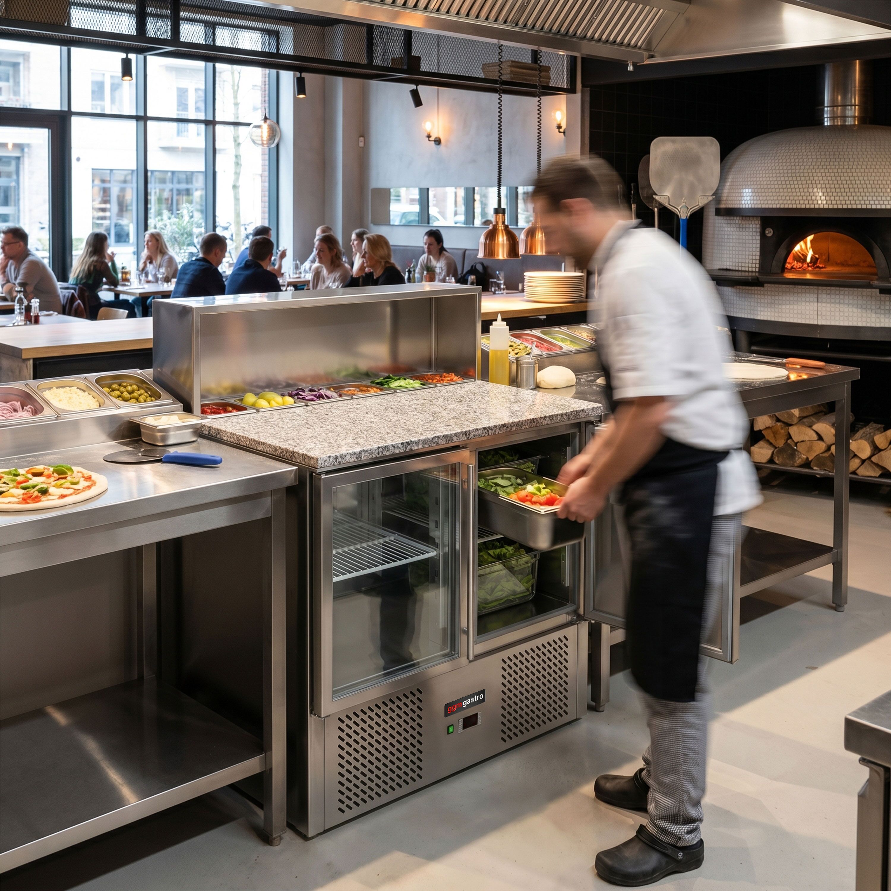 Saladette réfrigérée ECO - 903mm - 2 portes vitrées - pour 5x GN 1/6 & Couvercle inox - plan de travail en granit noir - 240L