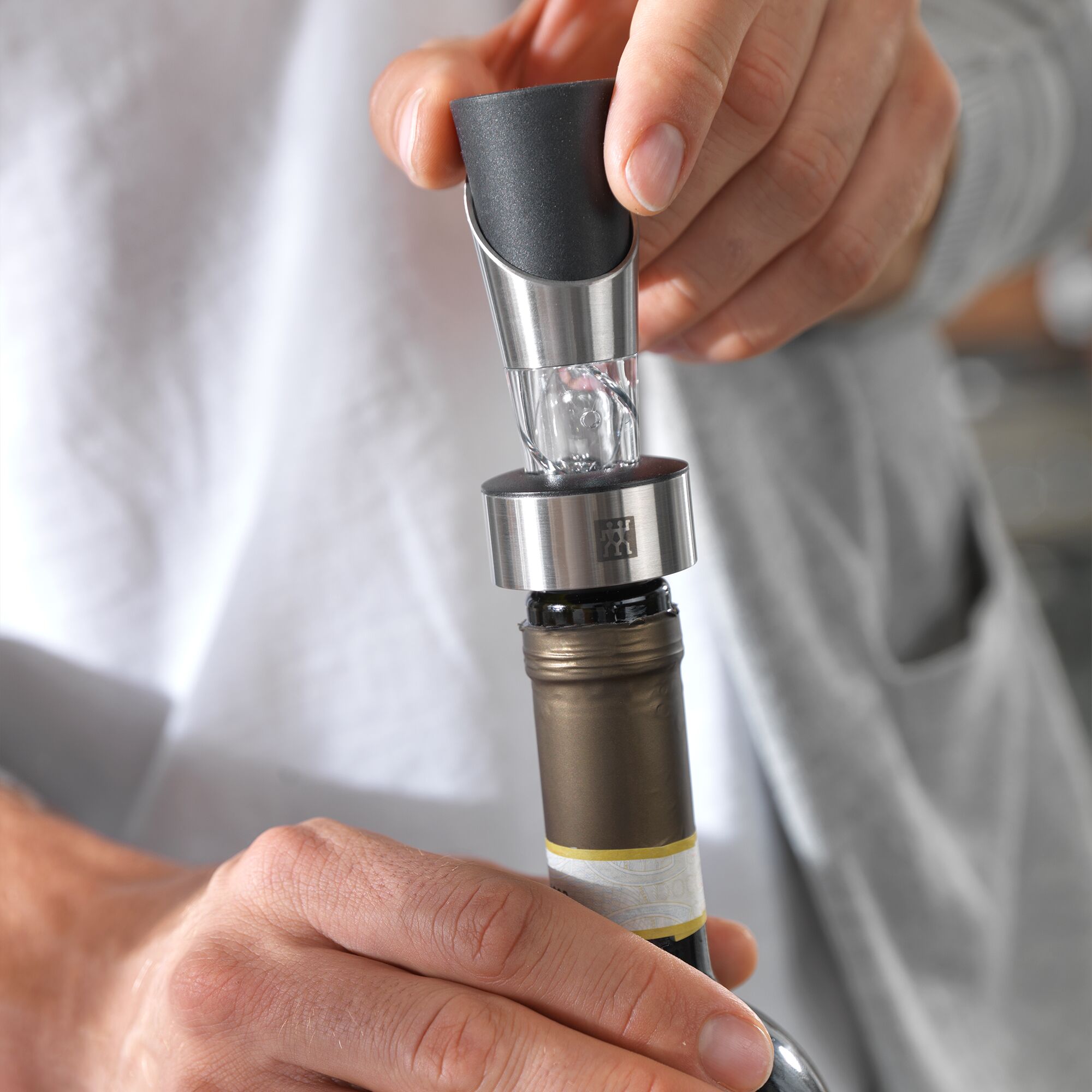 (1 piece) ZWILLING | Sommelier Wine Aerator & Pourer with Stopper – 18/10 Stainless Steel – Spiral Vent, Drip‑Free