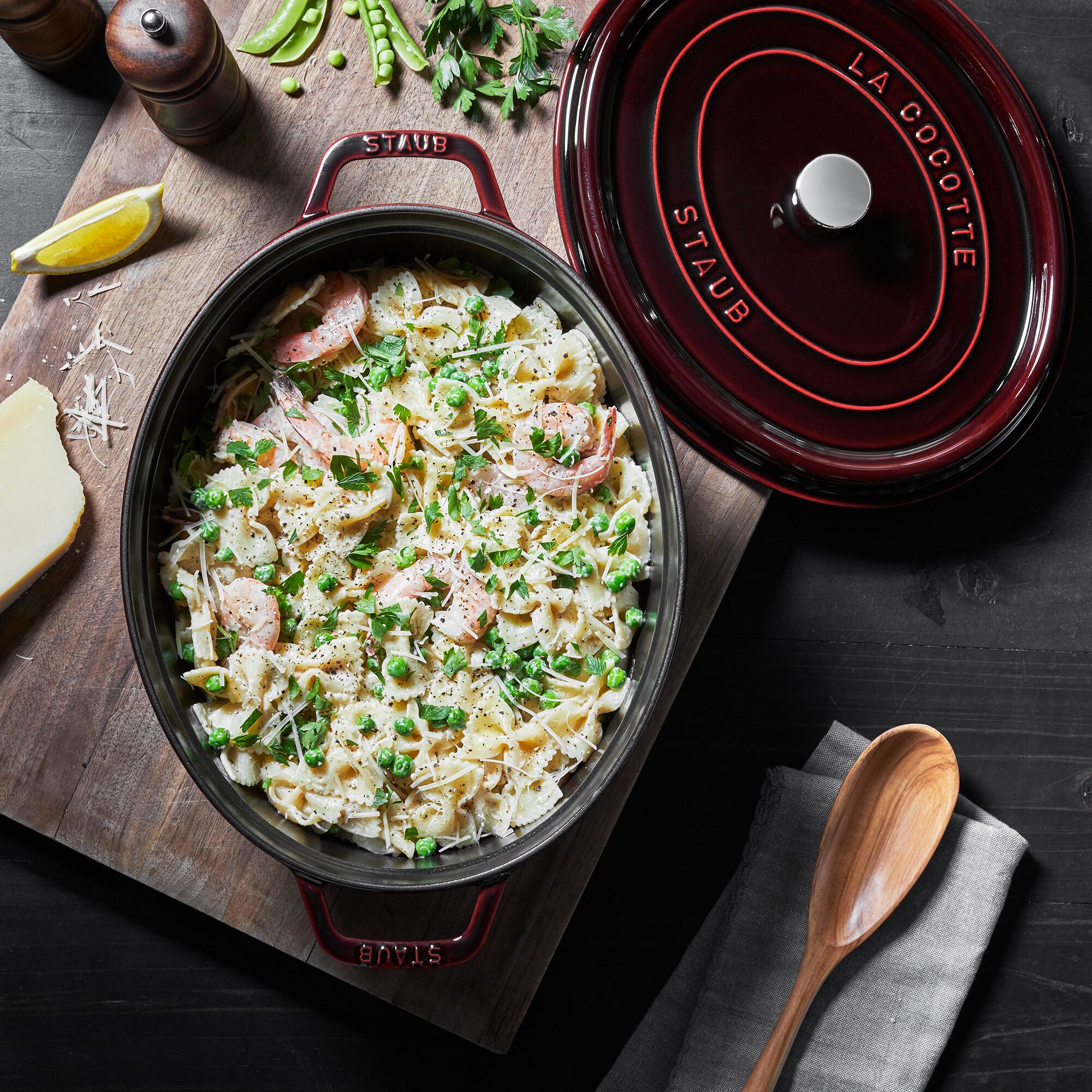 STAUB | LA COCOTTE - Cocotte - oval - 290mm - Gjutjärn - Grenadine röd