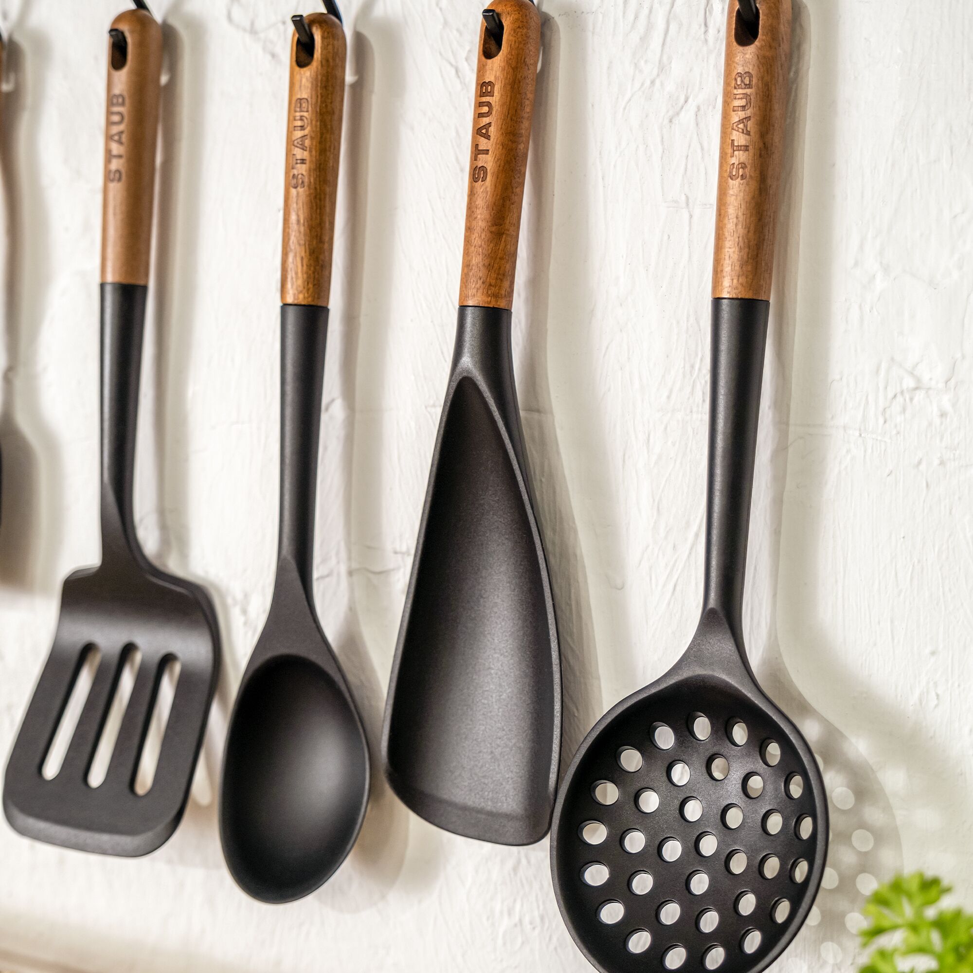 STAUB | Skimmer – Silicone - 31 cm - Black - Acacia Wood Handle - Non-Stick Safe