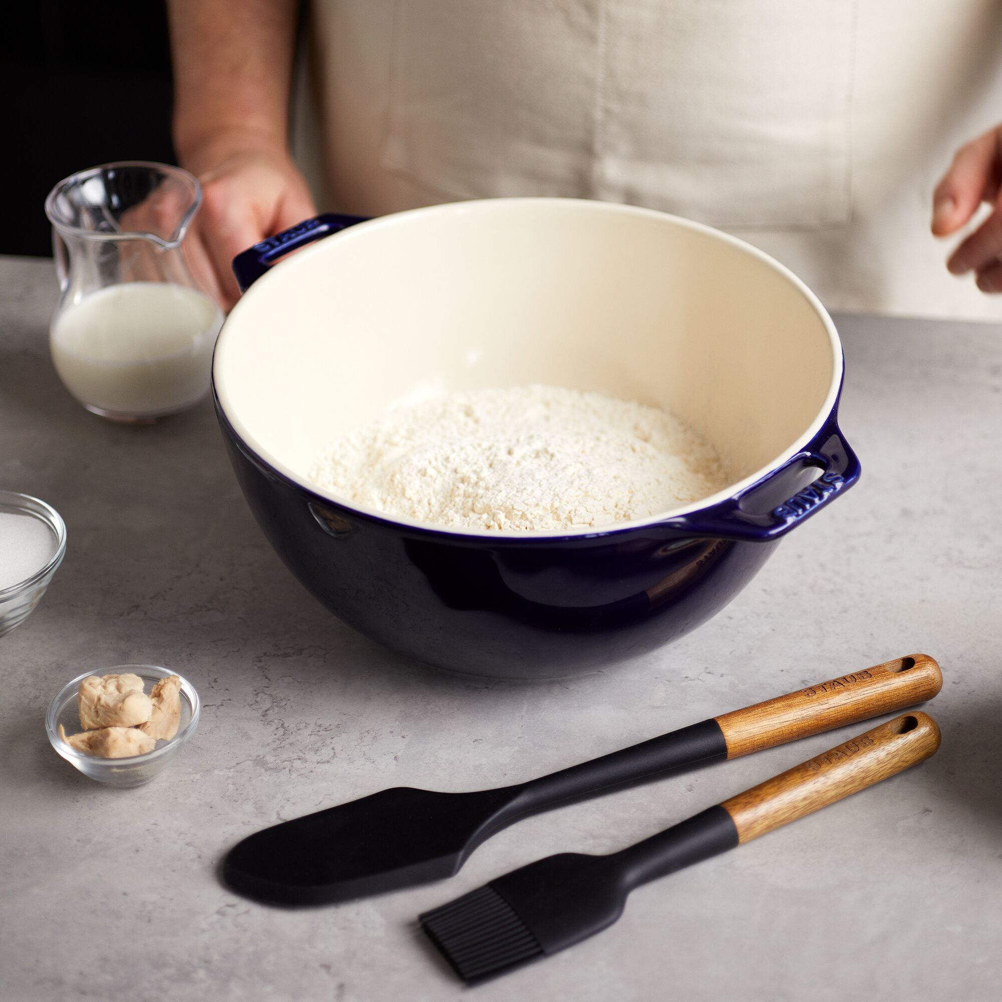 STAUB | Silicone Dough Scraper Spatula – 300 mm - Black - Acacia Handle - Non-stick Safe