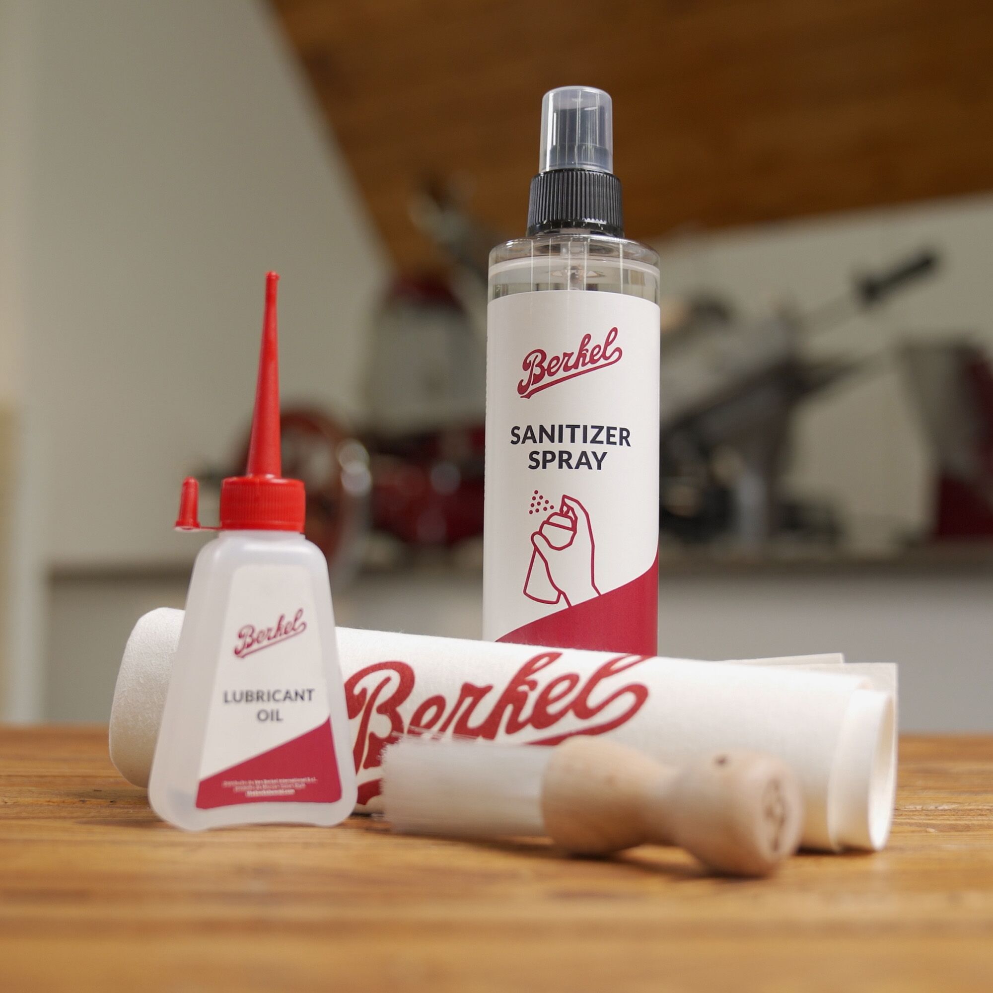 (4 pieces) BERKEL | Slicer Cleaning Kit – Microfibre Cloth & Brush – 250 ml Spray – 50 ml Oil