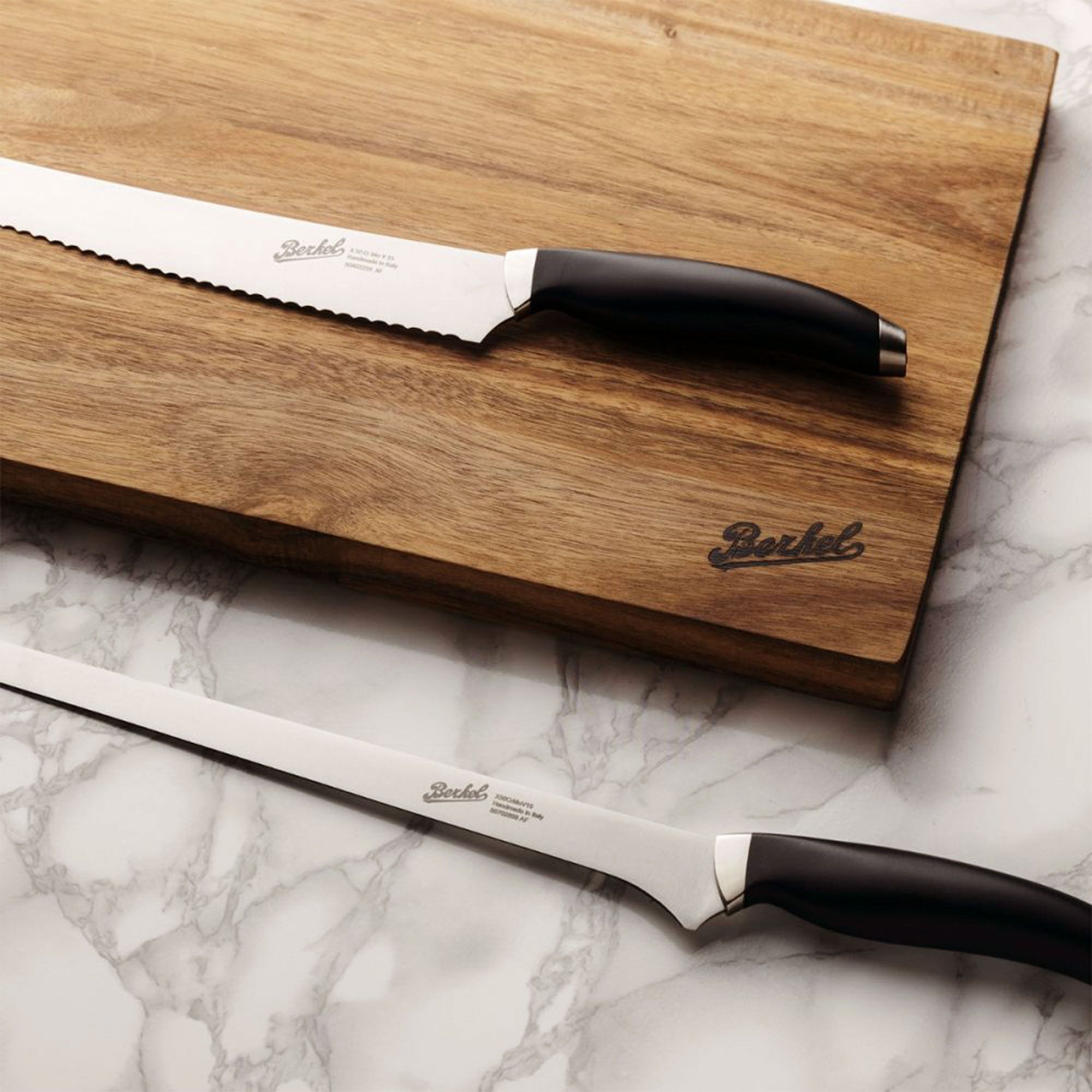 BERKEL | Acacia Wood Chopping/Cutting Board – 395×275×26 mm - non-slip - knife-friendly
