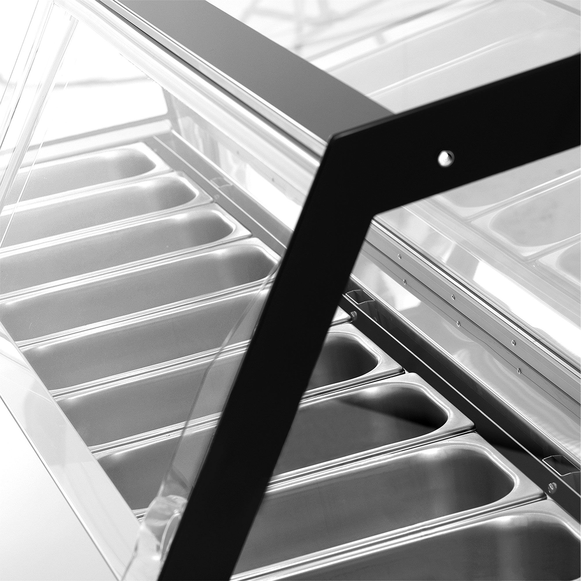 Vitrine à glace EMMA – 1710 mm – refroidissement ventilé – pour 9 bacs à glace de 5 litres ou 6 bacs de 7 litres – Noir