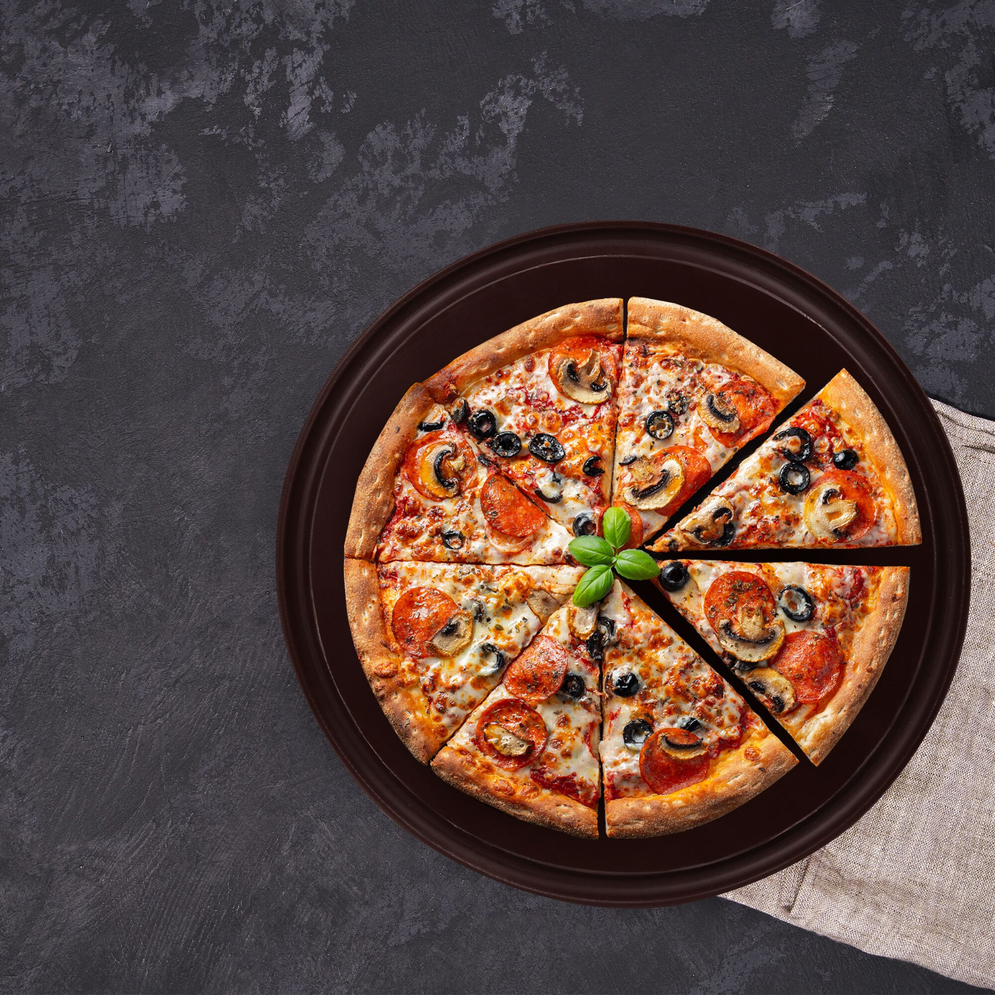 Pizza Plate - flat - Polyethylene - Ø240mm - with juice groove - Brown