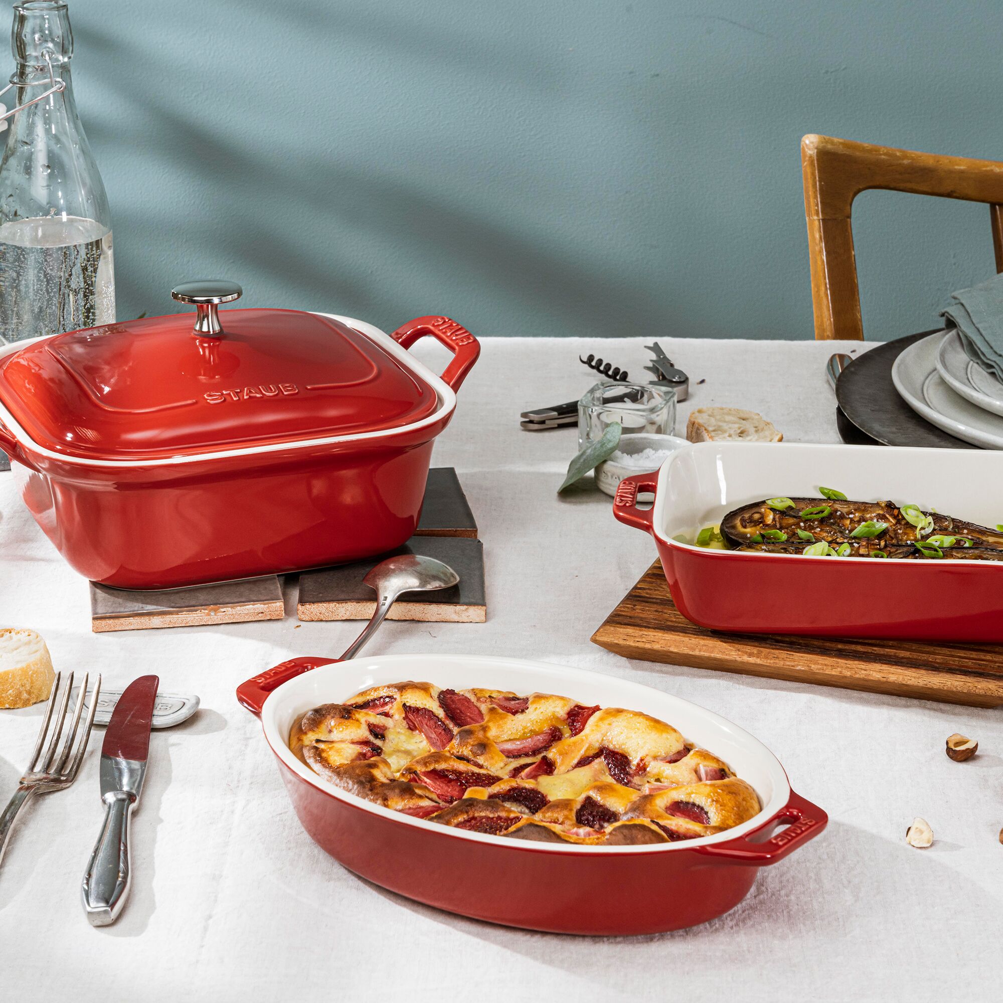 STAUB| Ceramic Oval Baking Dish – Cherry Red - 300 mm