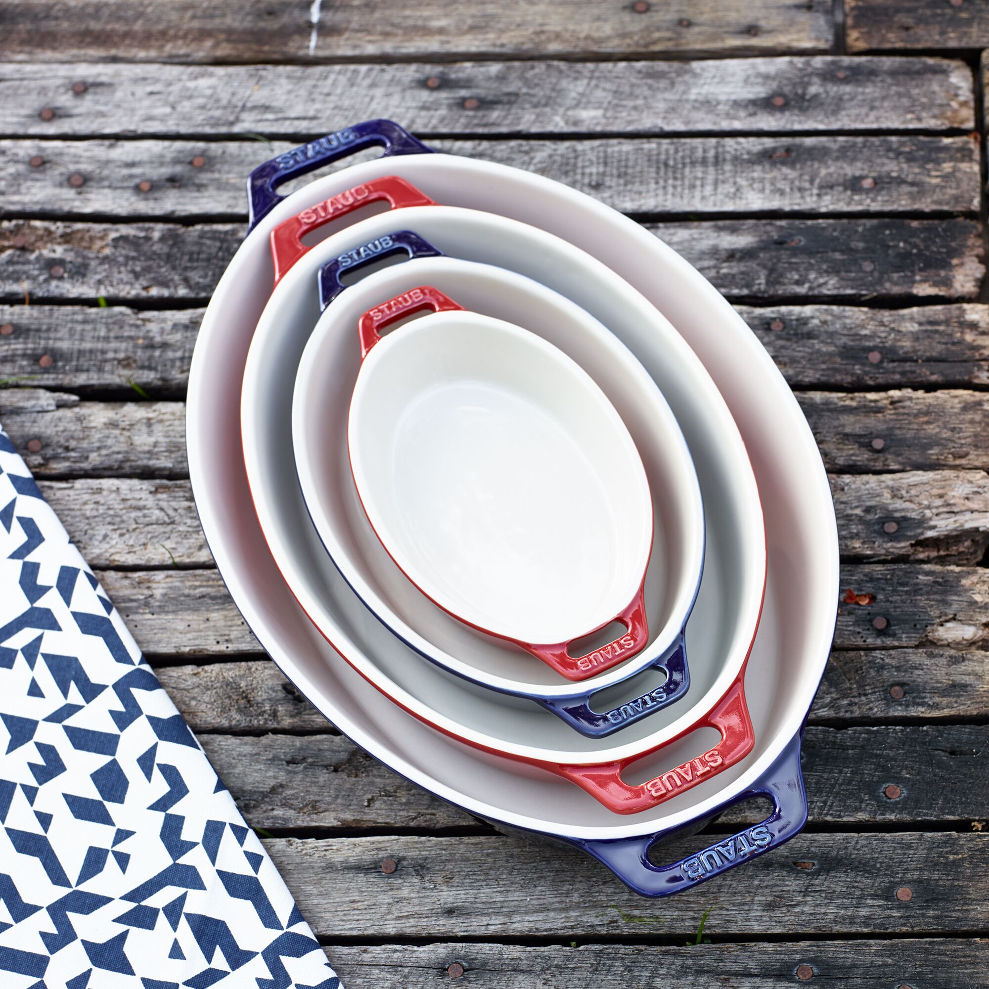 STAUB| Ceramic Oval Baking Dish – Cherry Red - 300 mm