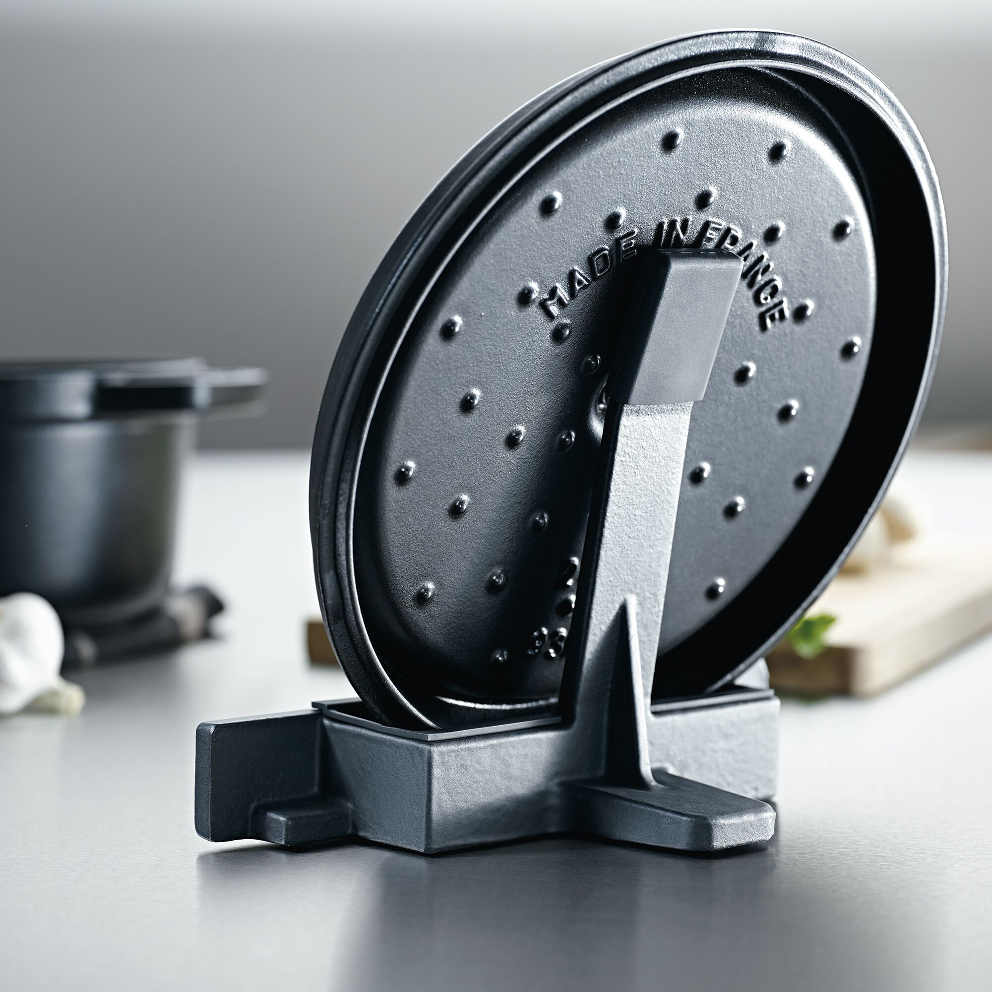 STAUB | Pot Lid Holder Stand – 200 × 330 mm - Cast Iron - Black