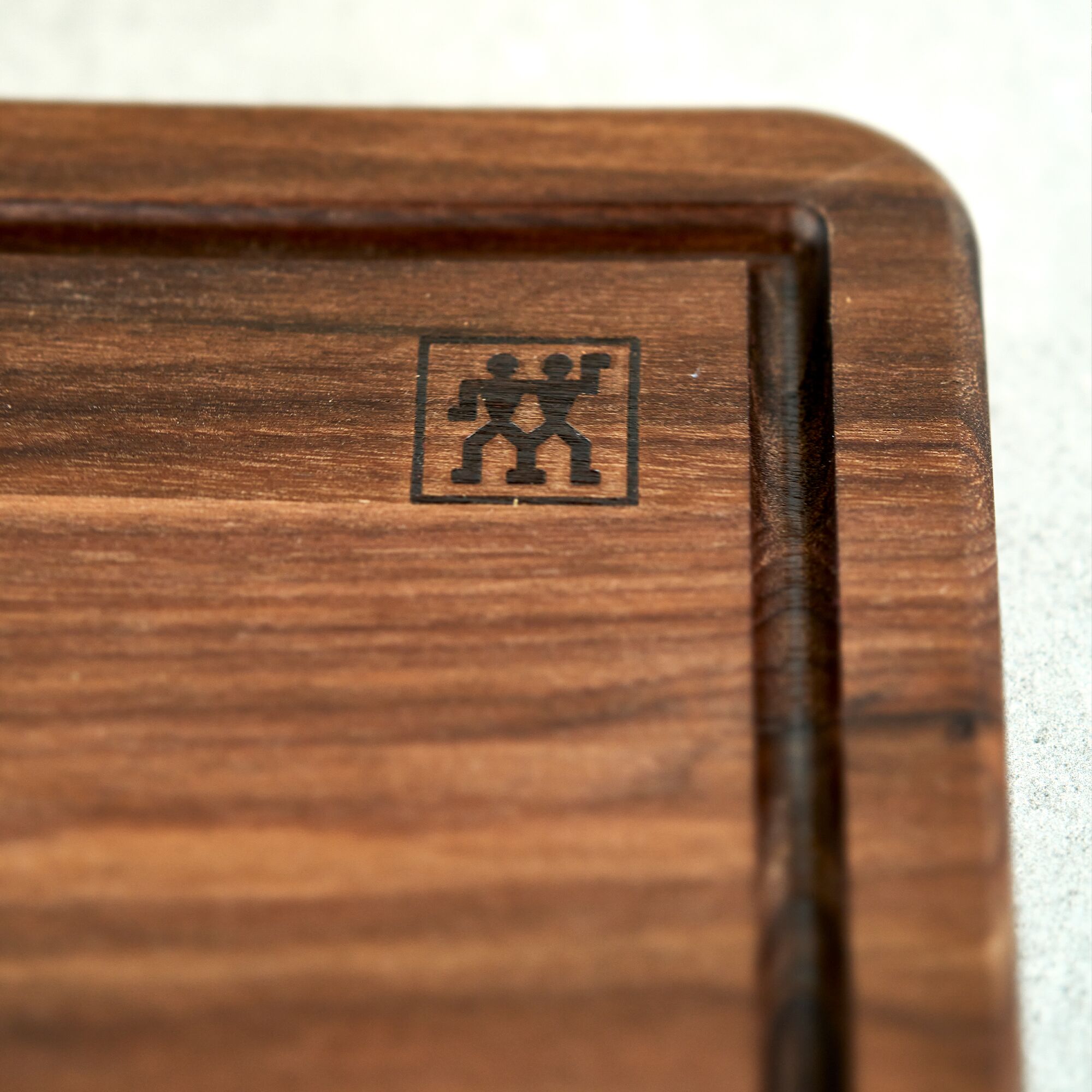 ZWILLING | Walnut Chopping Board with Juice Groove – 350×250 mm - Reversible
