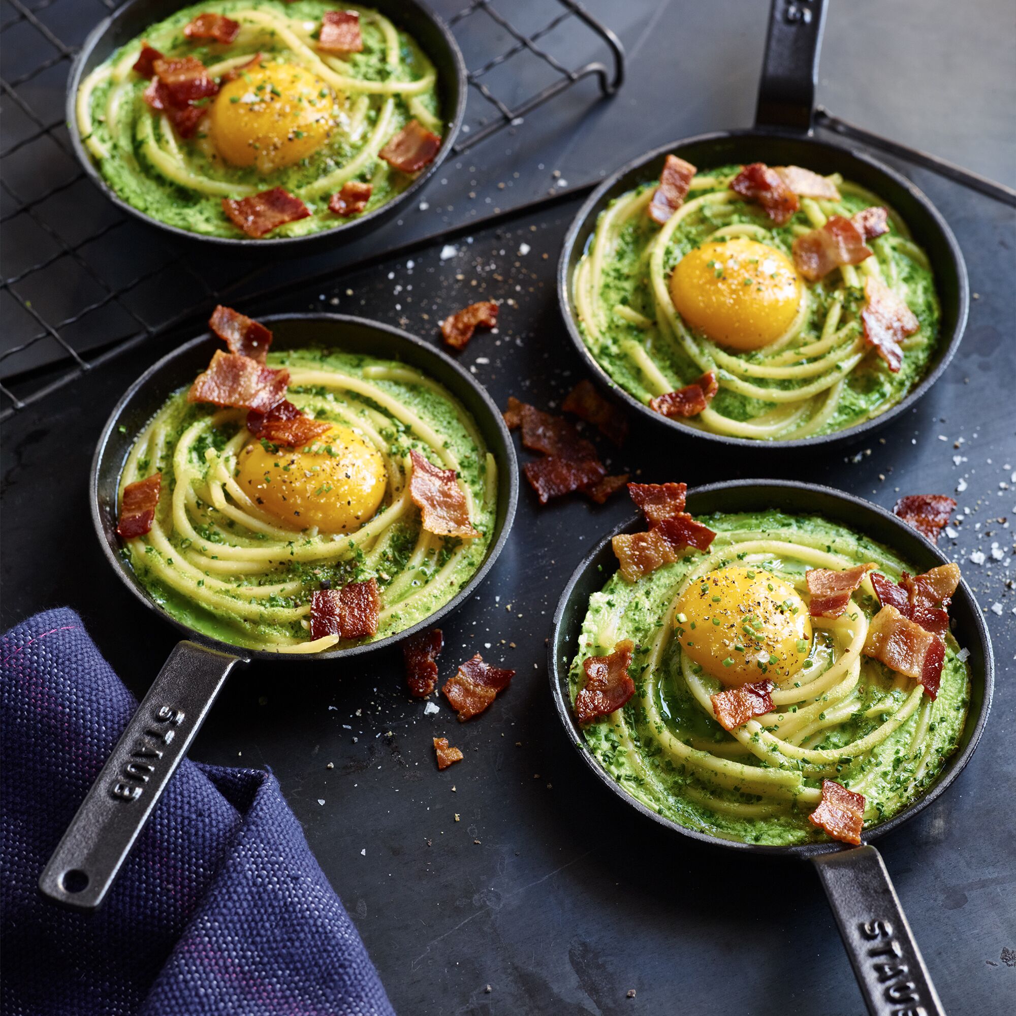 STAUB| Mini Round Enameled Cast Iron Skillet – Ø 12 cm - Black, Stackable