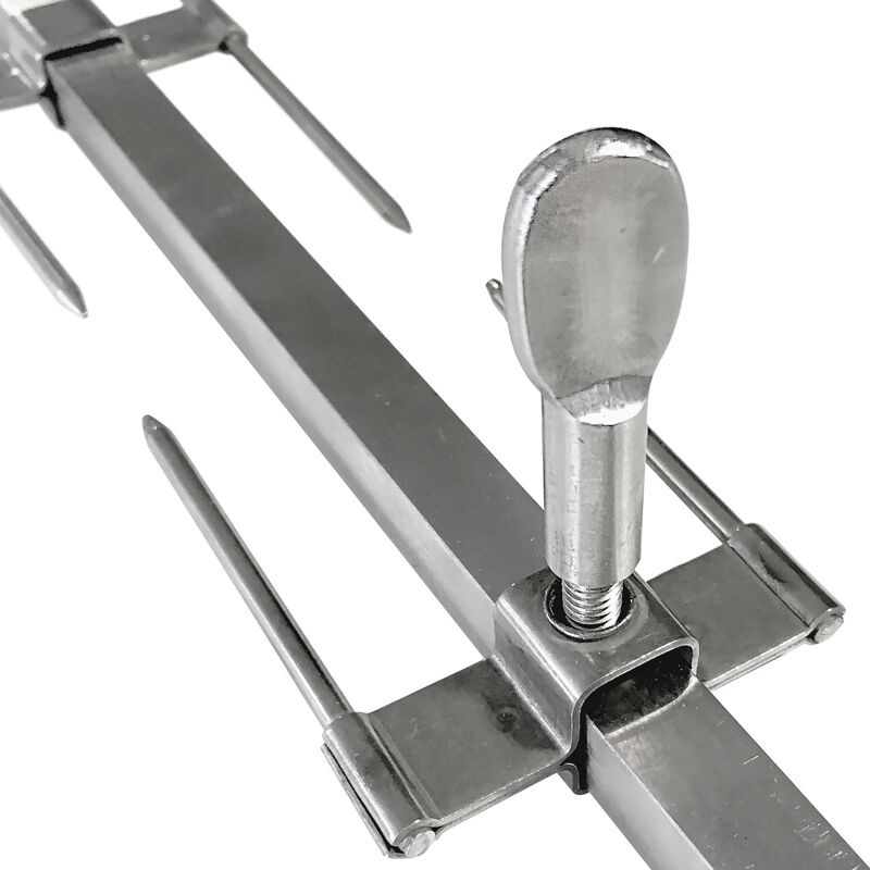 Šipka za ražanj od plemenitog čelika - 1080 mm - s ražnjem | četvrtasti profil 11x11 mm | lako čišćenje - za roštilje za piletinu na drveni ugljen - kompatibilno s serija HKGM - uključuje ražnjeve