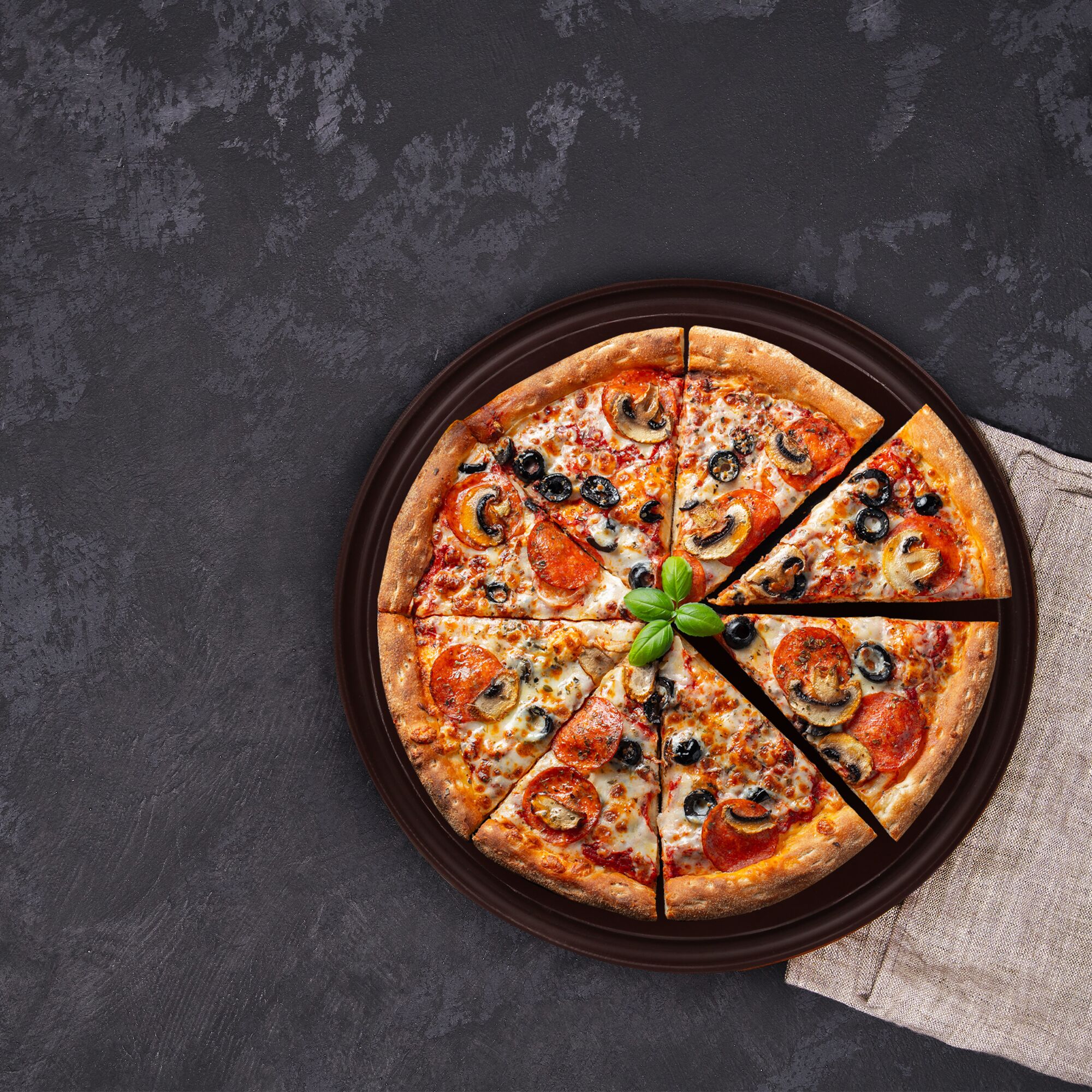 Pizza Plate - Polyethylene - Ø200mm - with juice groove - Brown