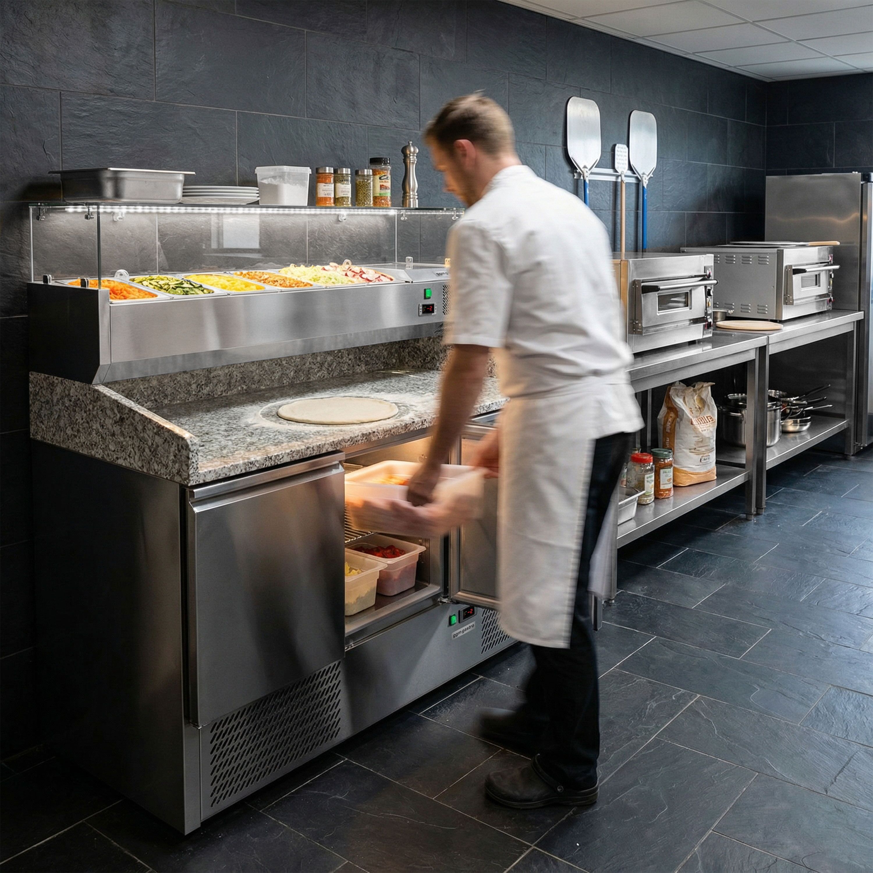 Table réfrigérée à pizza ECO - 1400 x 700 mm - avec 3 portes - incl. vitrine réfrigérée - 6 x GN 1/4