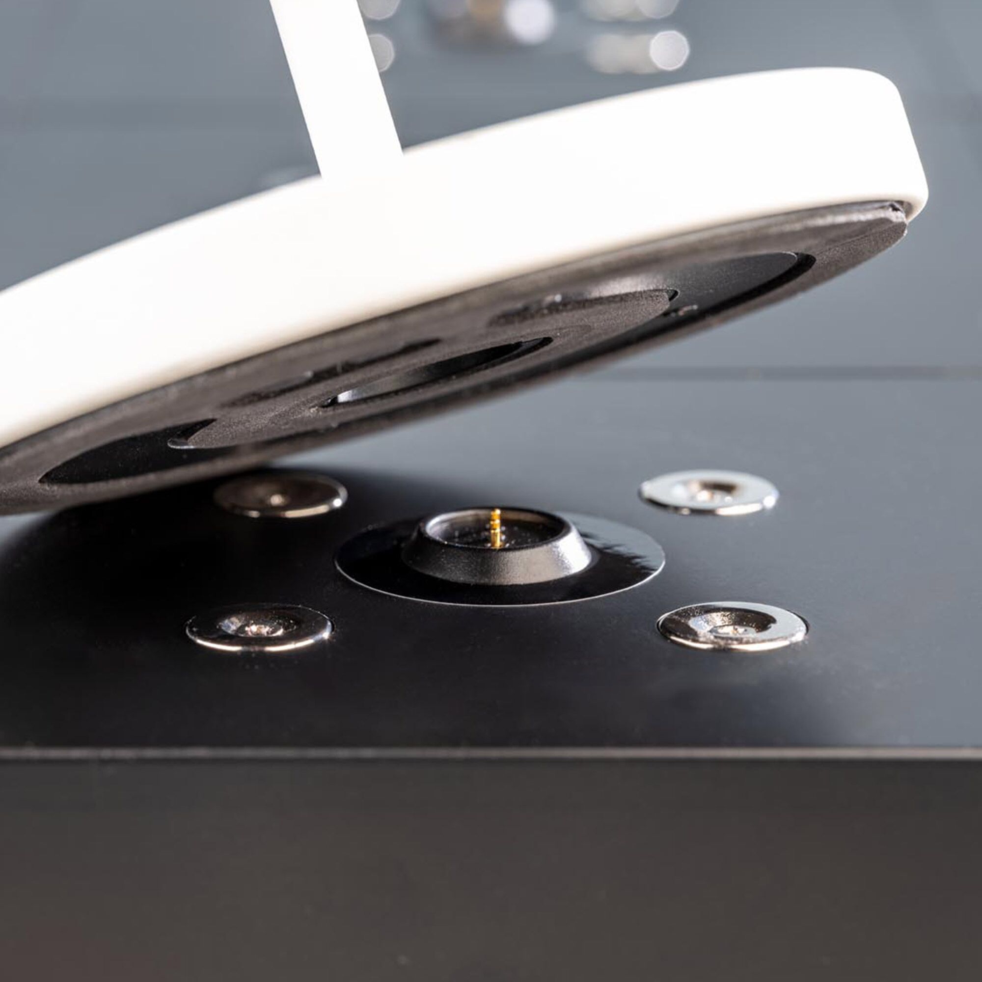 Station de charge 6 ports - ABS plastique - 430x315x50mm - Noir - incl. prise secteur, 2 télécommandes avec piles