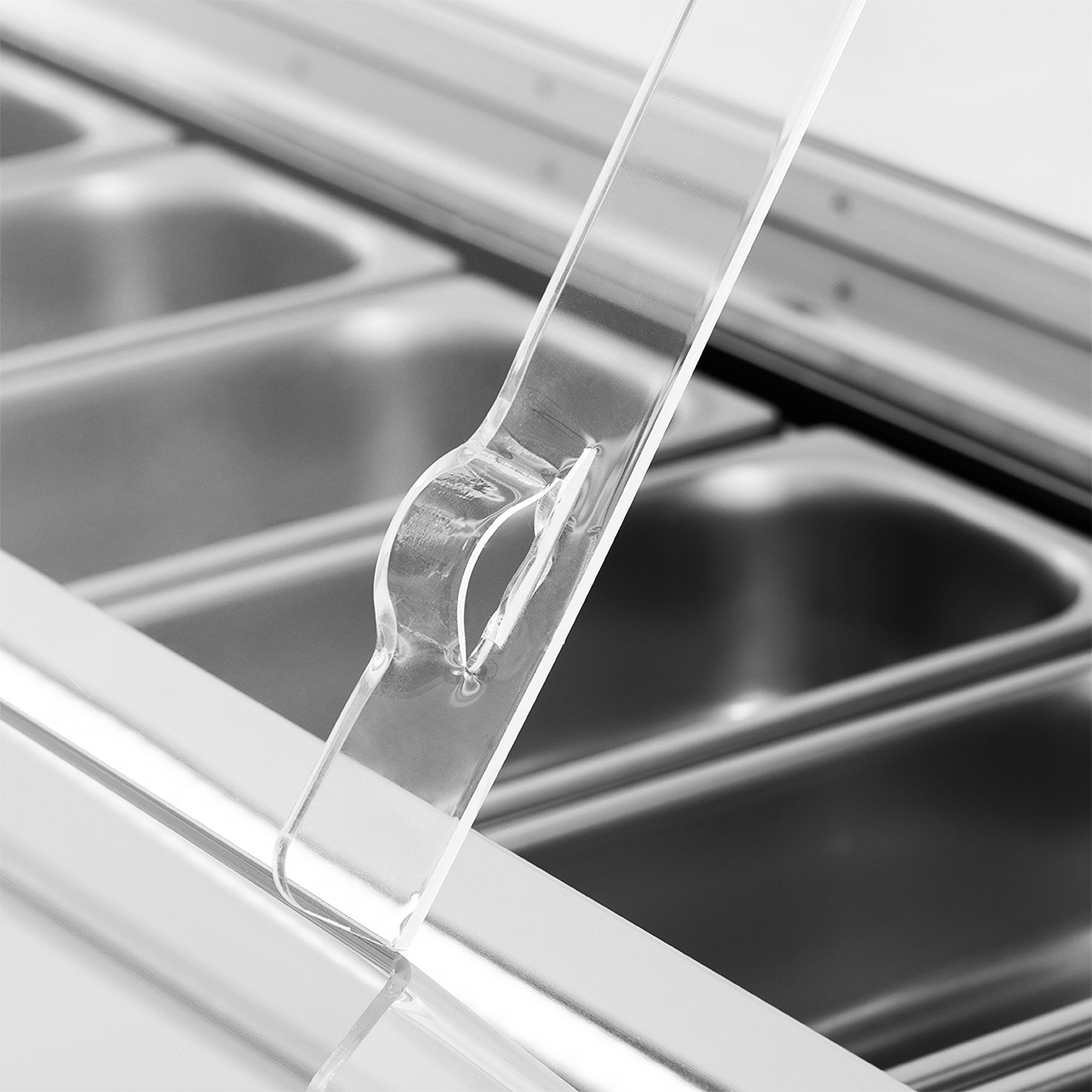 Vitrine à glace EMMA – 1710 mm – refroidissement ventilé – pour 9 bacs à glace de 5 litres ou 6 bacs de 7 litres – Noir