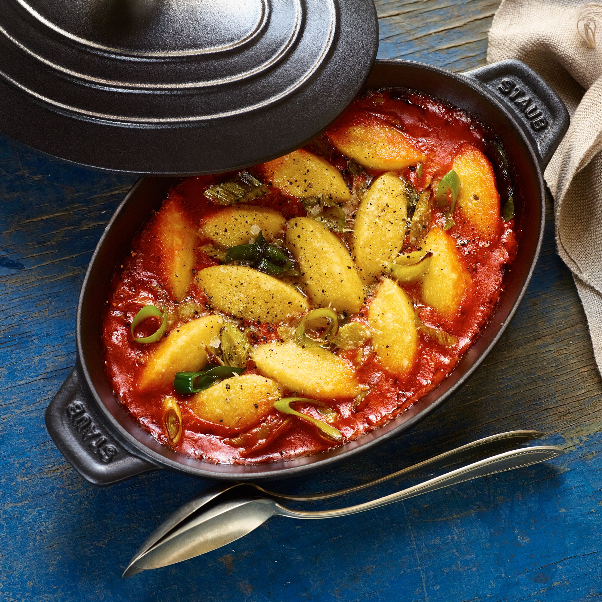 STAUB | SPECIALITIES - Ugnsform med lock - oval - 230 mm - gjutjärn - svart