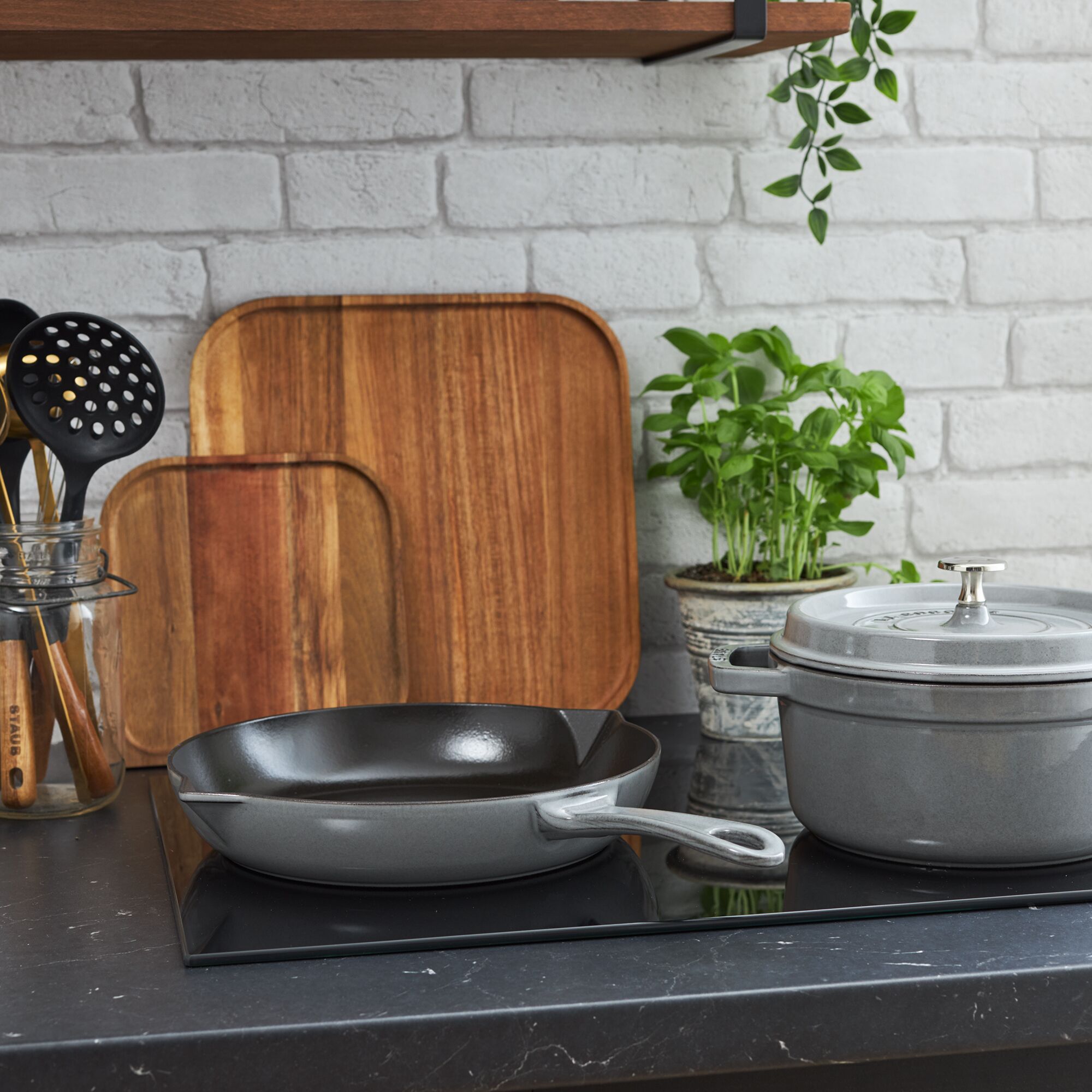 STAUB | PANS - Bratpfanne mit Ausgießnase - Ø 260mm - Gusseisen - Graphit-Grau