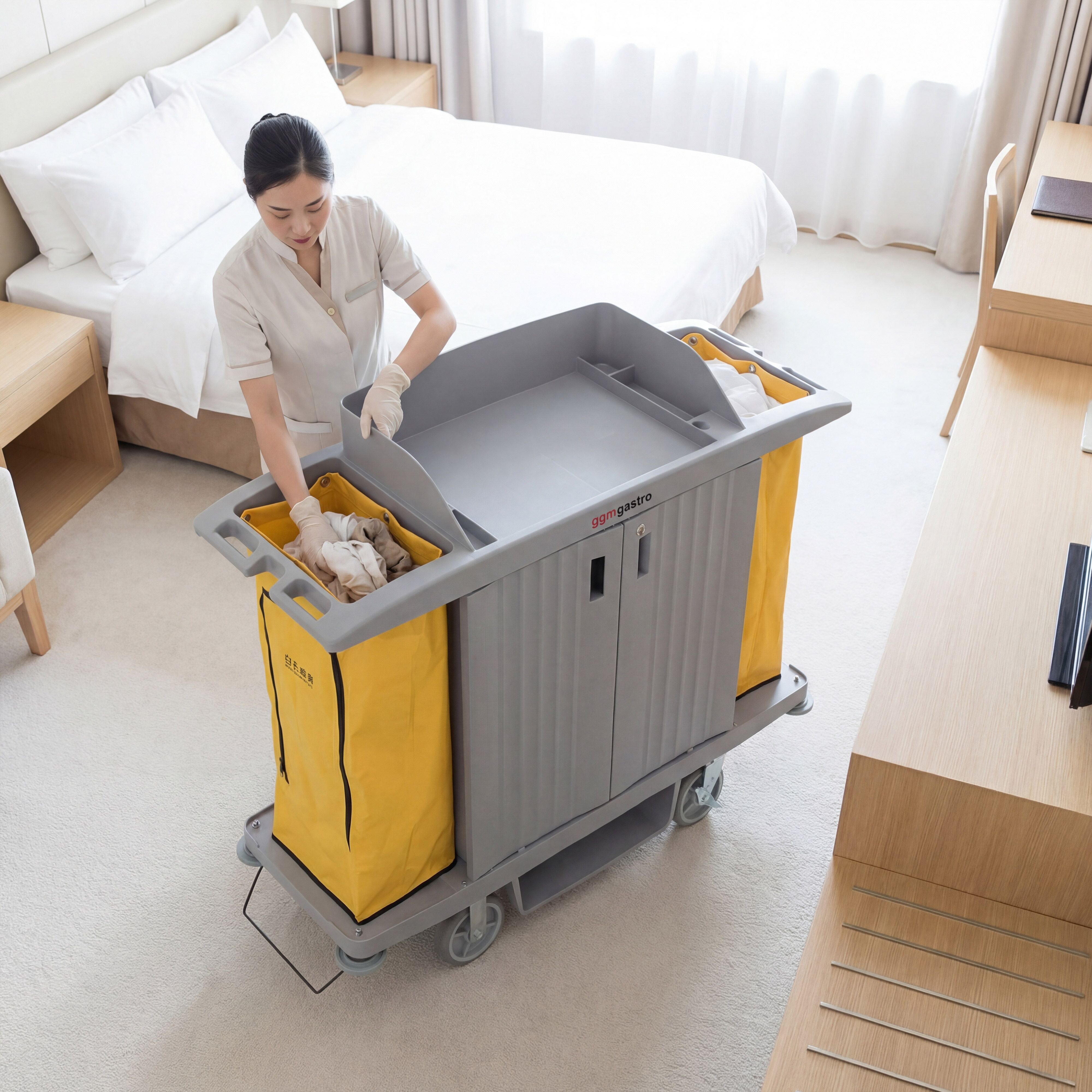 Chariot de service fermé - avec 2 sacs à linge, 1 étagère supérieure avec dosseret, 1 étagère inférieure