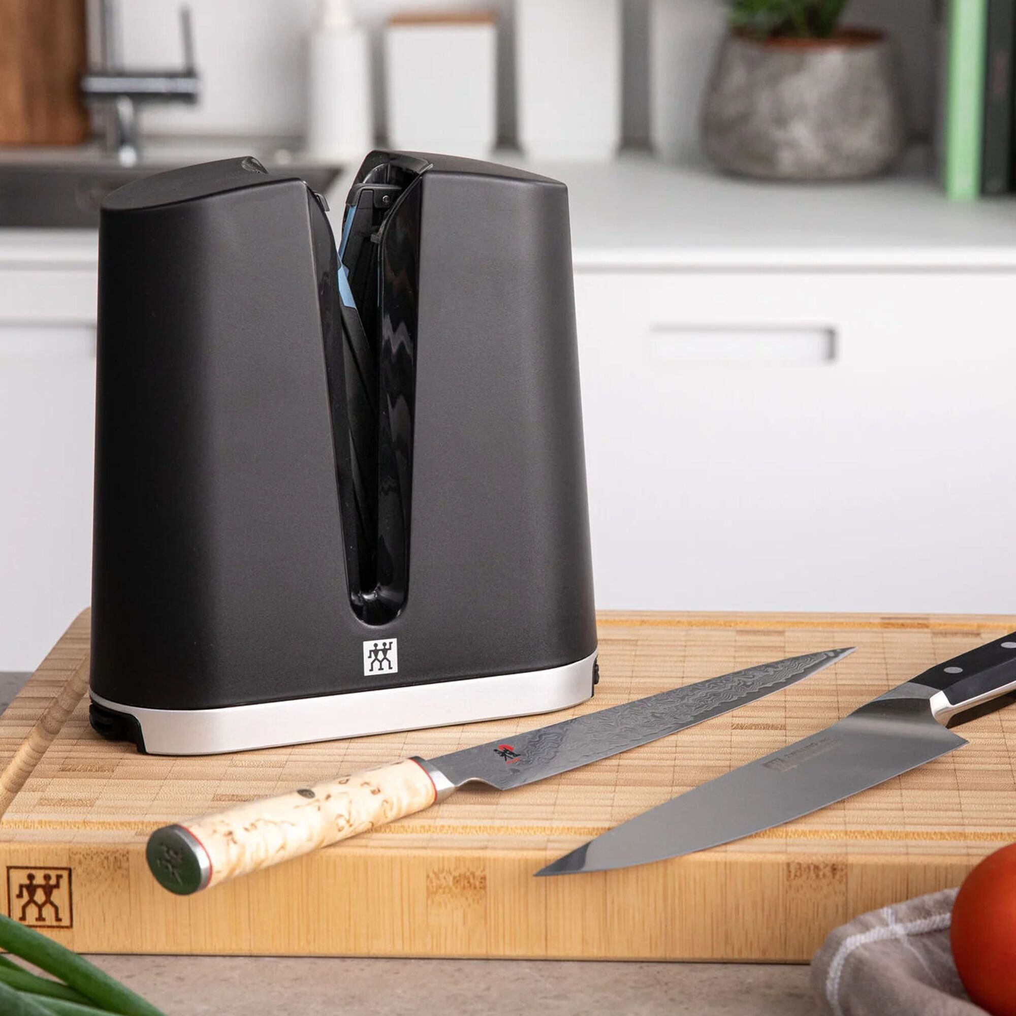 ZWILLING | V-Edge Knife Sharpener – Black - 80 mm - Ceramic V-rods - European & Japanese angles
