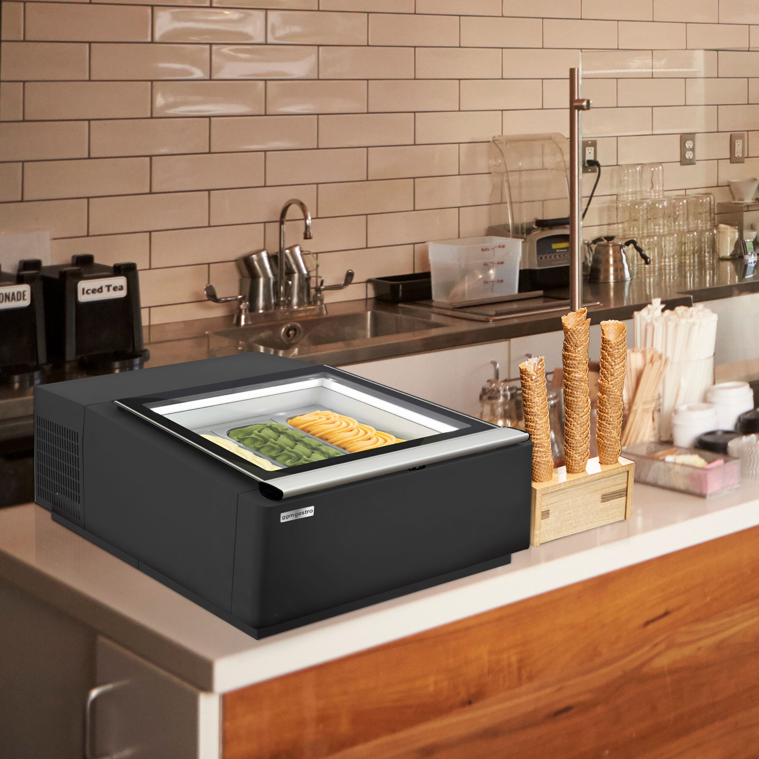 Vetrina gelato da banco - 670mm - Refrigerazione statica - con Sbrinamento automatico - per 3x Vasca da gelato da 5 Litri - Nero - Vetro dritto - Apertura coperchio lato lato operatore