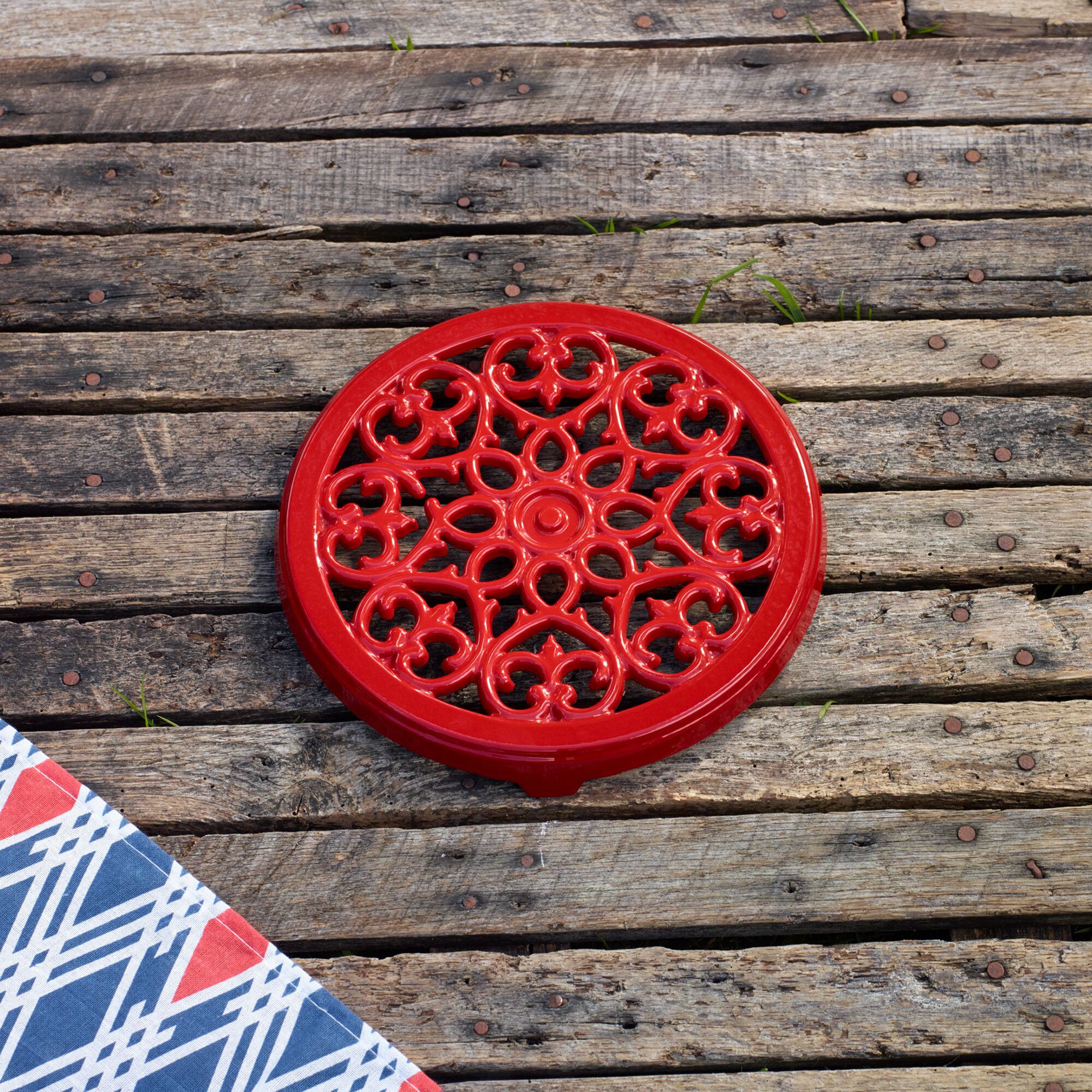 STAUB | Cast Iron Trivet Pot Stand – Lily Design - Ø230 mm - Cherry Red