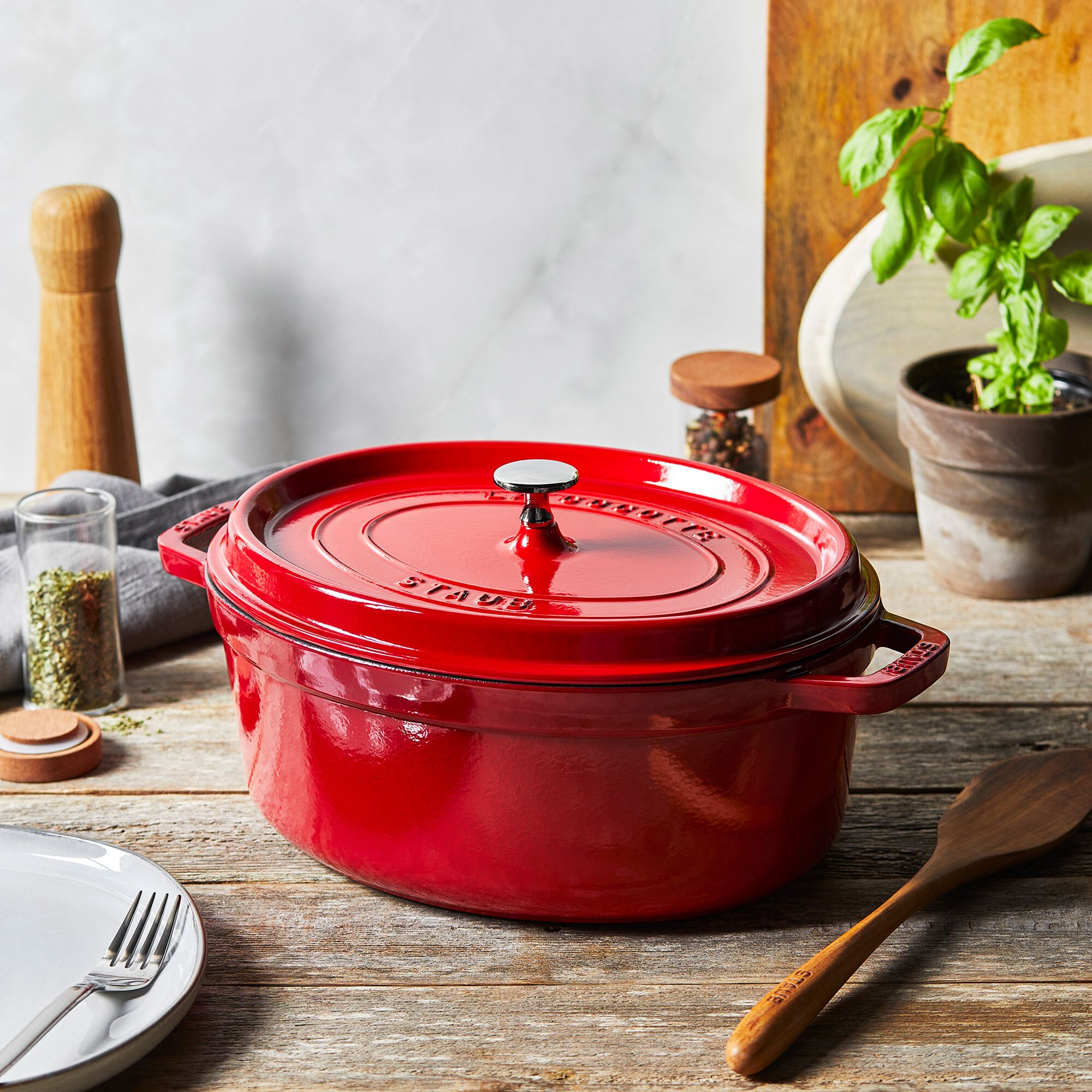 STAUB | LA COCOTTE - Cocotte - oval - 290mm - gjutjärn - körsbärsröd