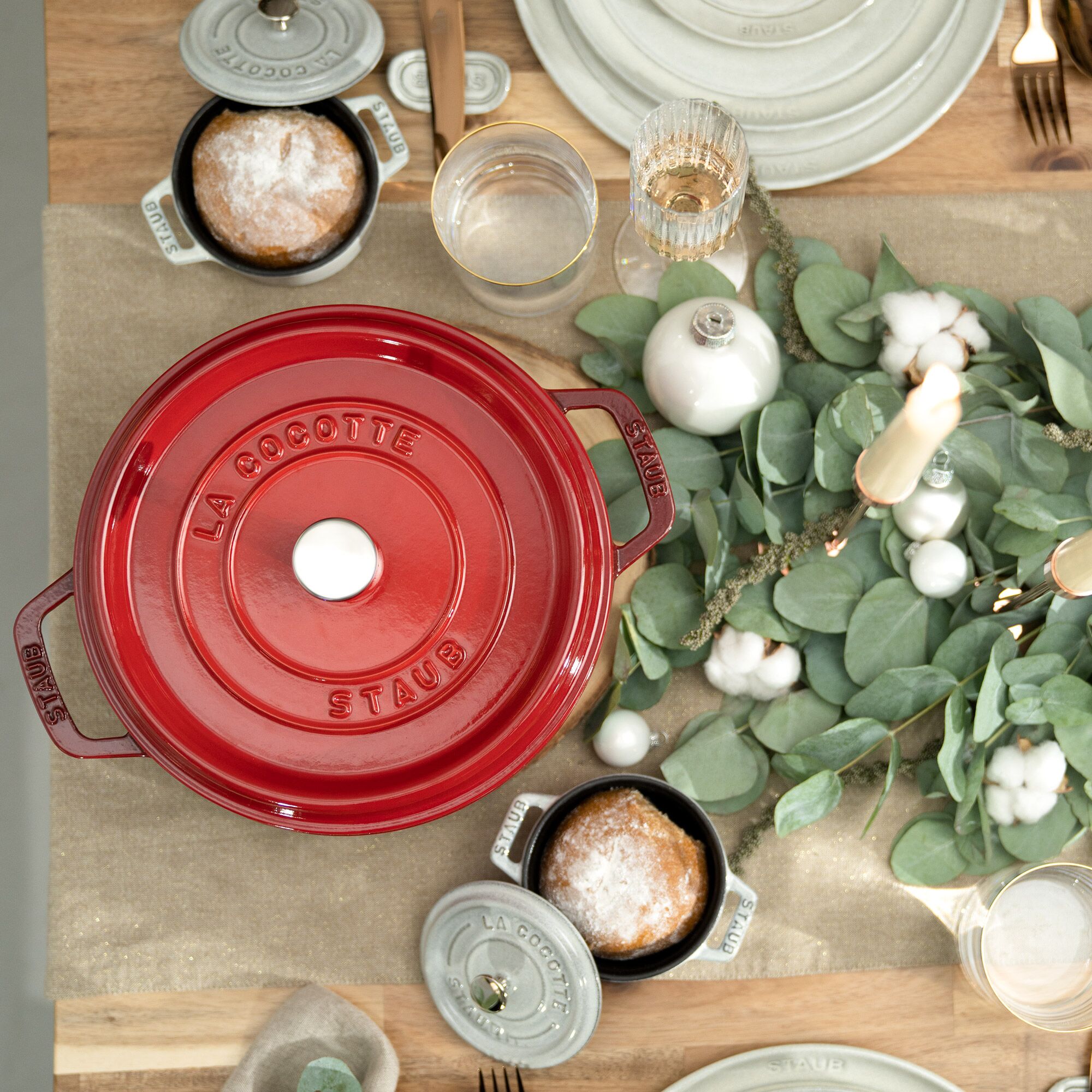 STAUB | LA COCOTTE - Cocotte - Ø 180mm - Gjutjärn - Körsbärsrött