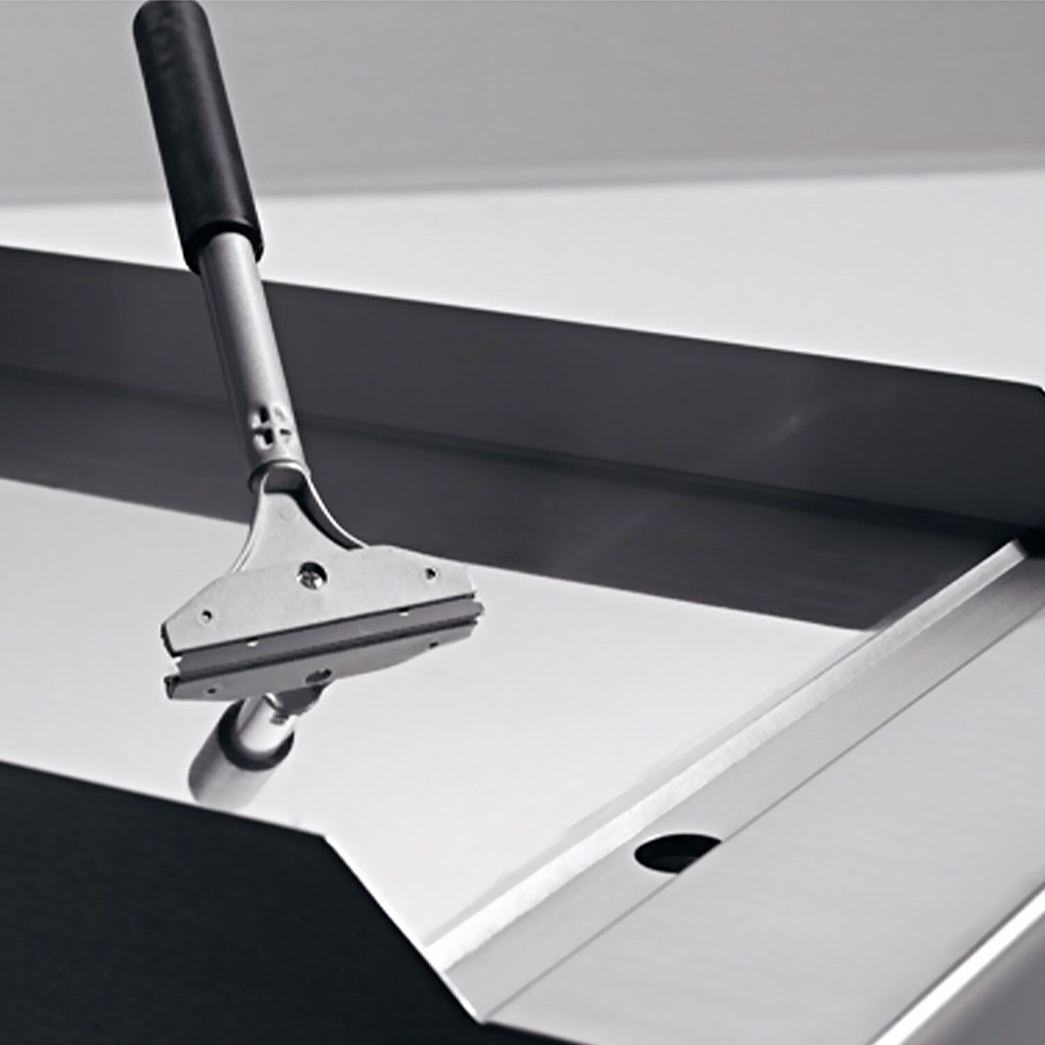 Plaque de cuisson électrique avec revêtement en chrome dur - 4 kW - lisse - incl. soubassement