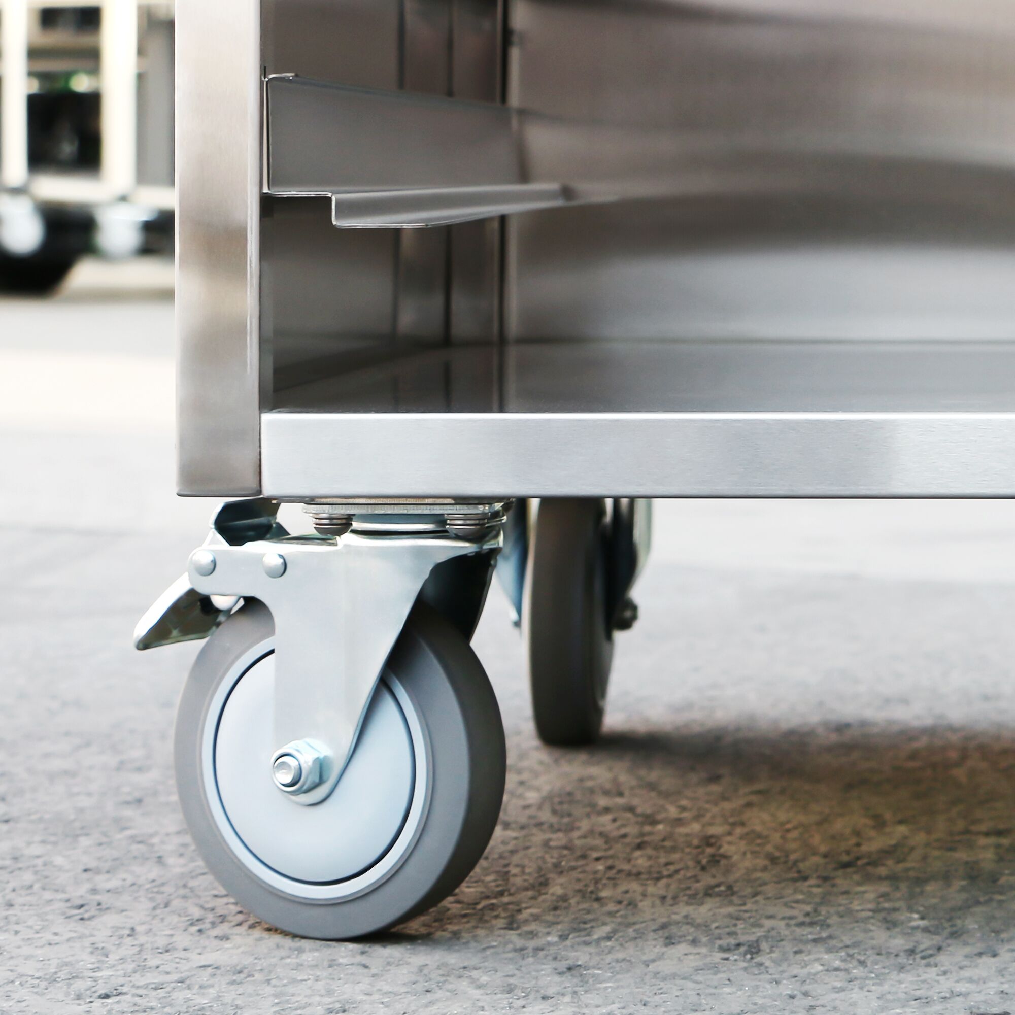 Chariot à plateaux en inox – pour 14 × GN 1/1 ou 14 × EN 600 × 400