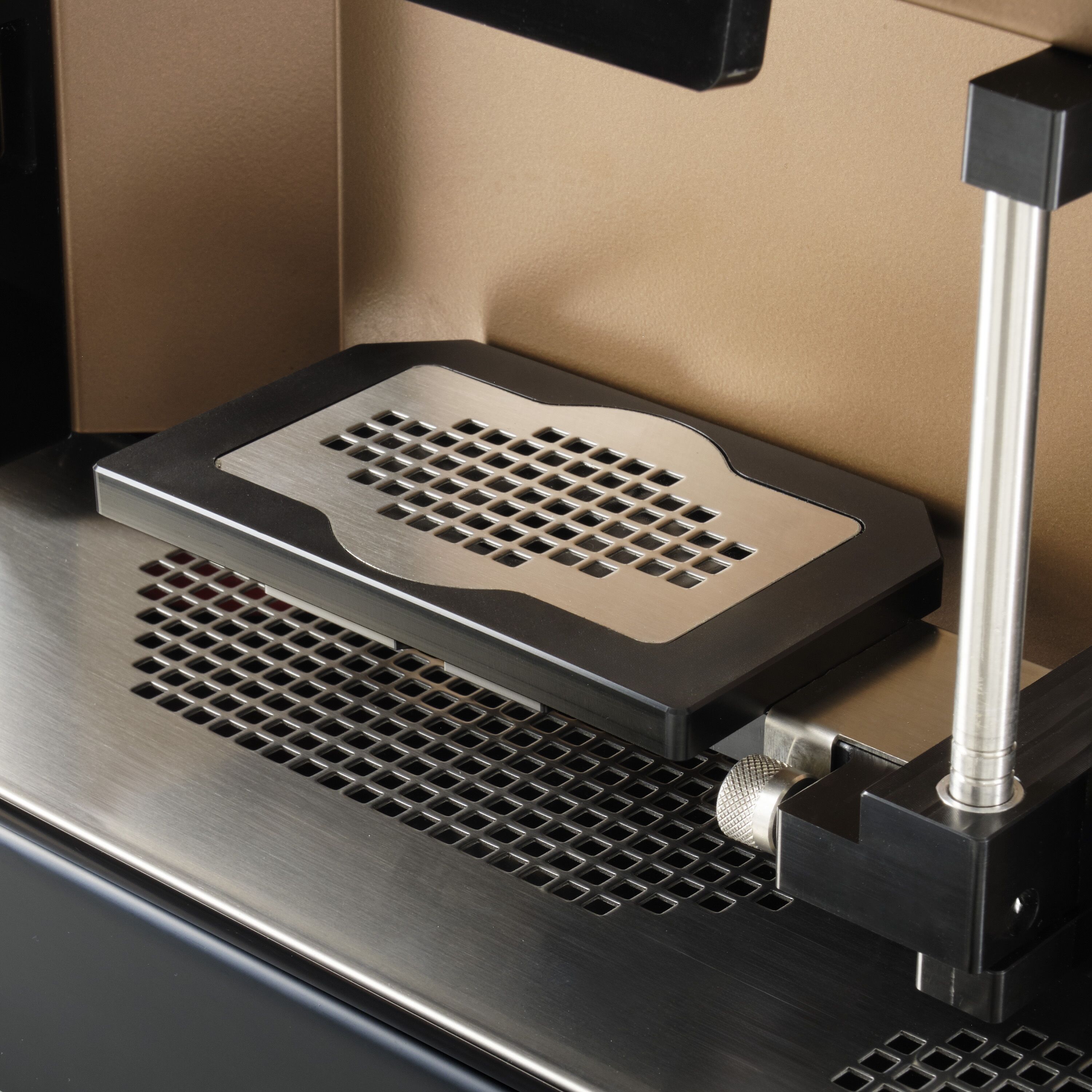 Machine à café automatique - 30 programmes - écran tactile 10 pouces - 1 réservoir à grains & 2 compartiments à poudre - avec système de lait frais