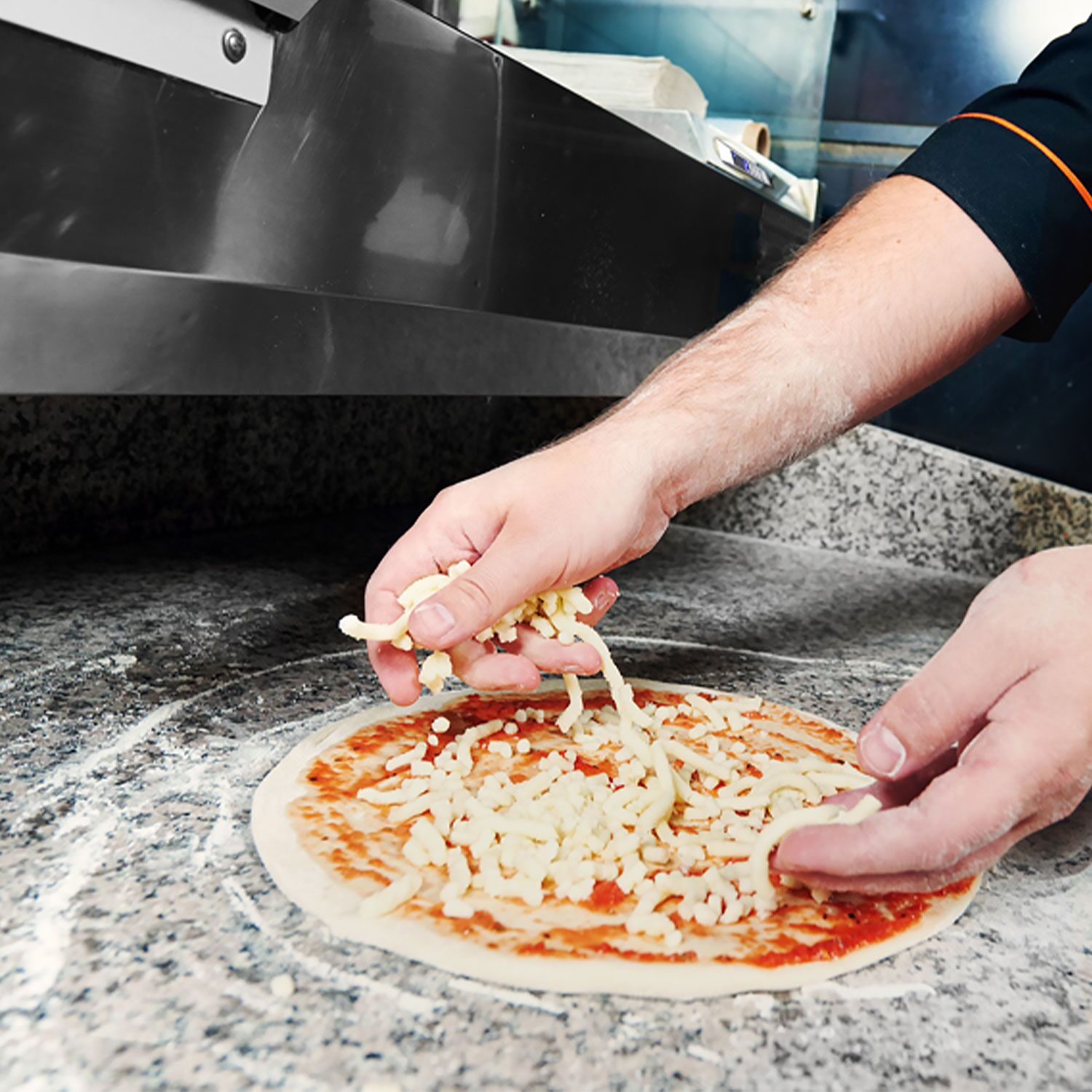 Table réfrigérée à pizza Premium PLUS - 2305 x 800 mm - avec 2 portes & 3 tiroirs - incl. vitrine réfrigérée de présentation - 10x GN 1/3