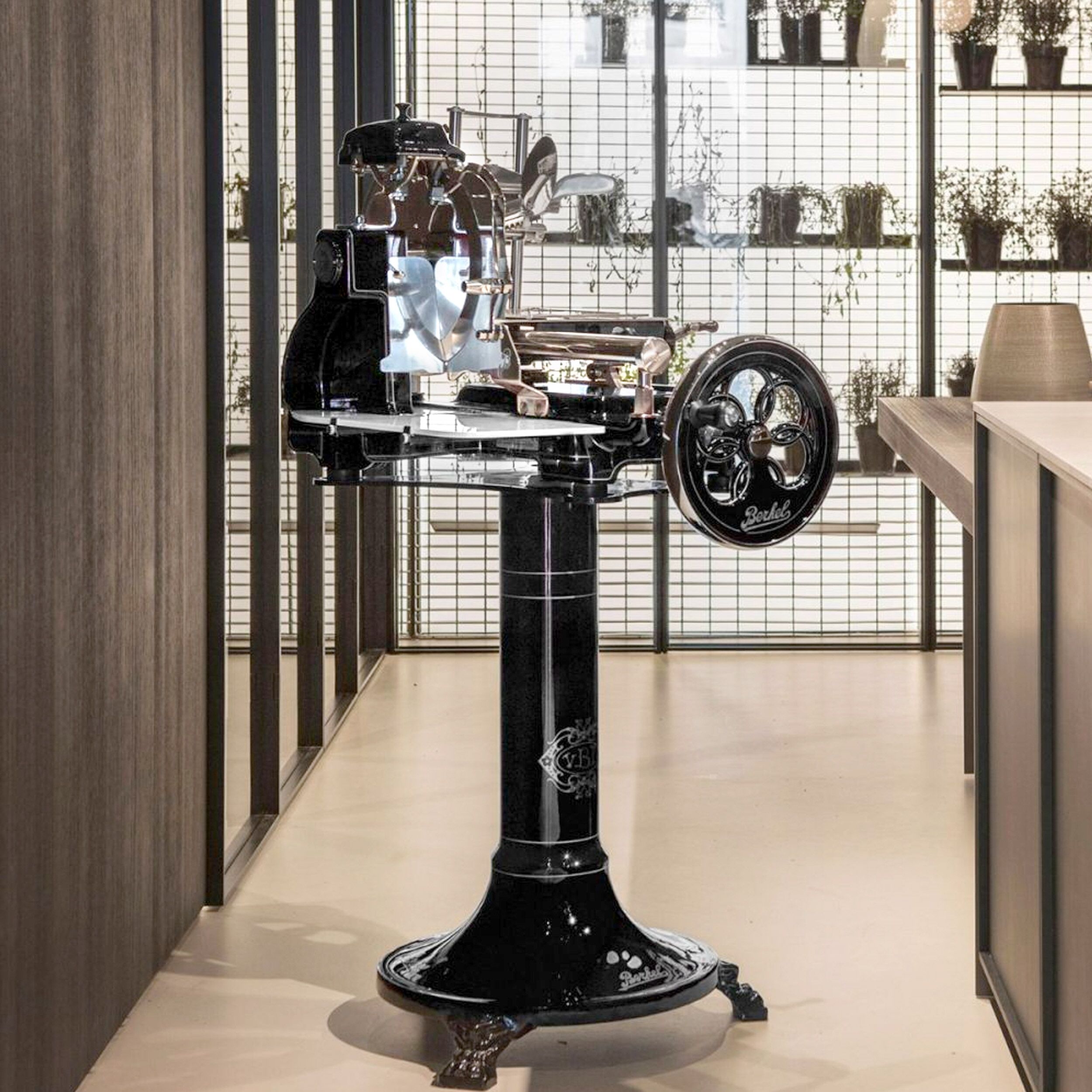 BERKEL | Machine à volant Tribute - Lame : Ø 300mm - Noir - avec socle inclus