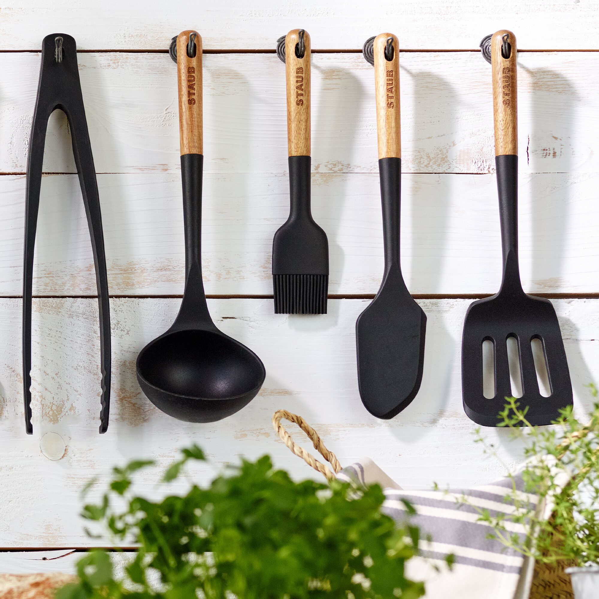 STAUB | Turner Spatula – 31 cm - Silicone - Black - Acacia Wood Handle - Nonstick Safe