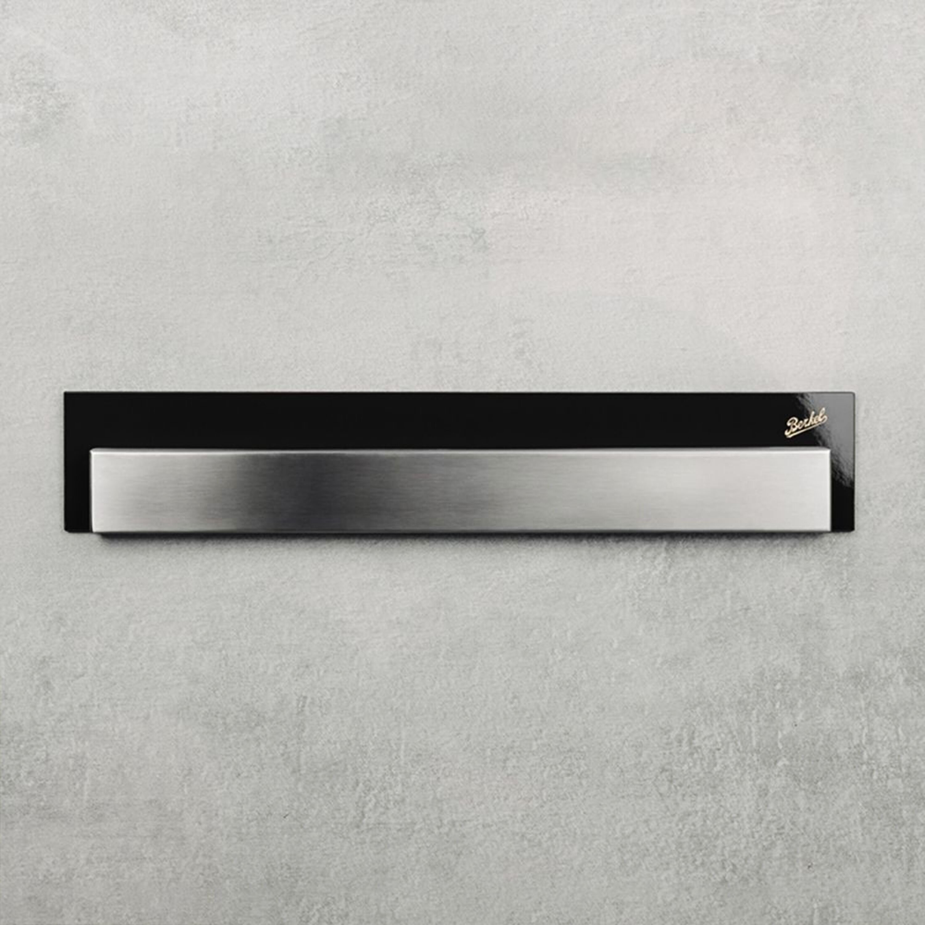 BERKEL | Wall-Mounted Magnetic Knife Strip – Black - 430 mm - AISI 304 Stainless Steel