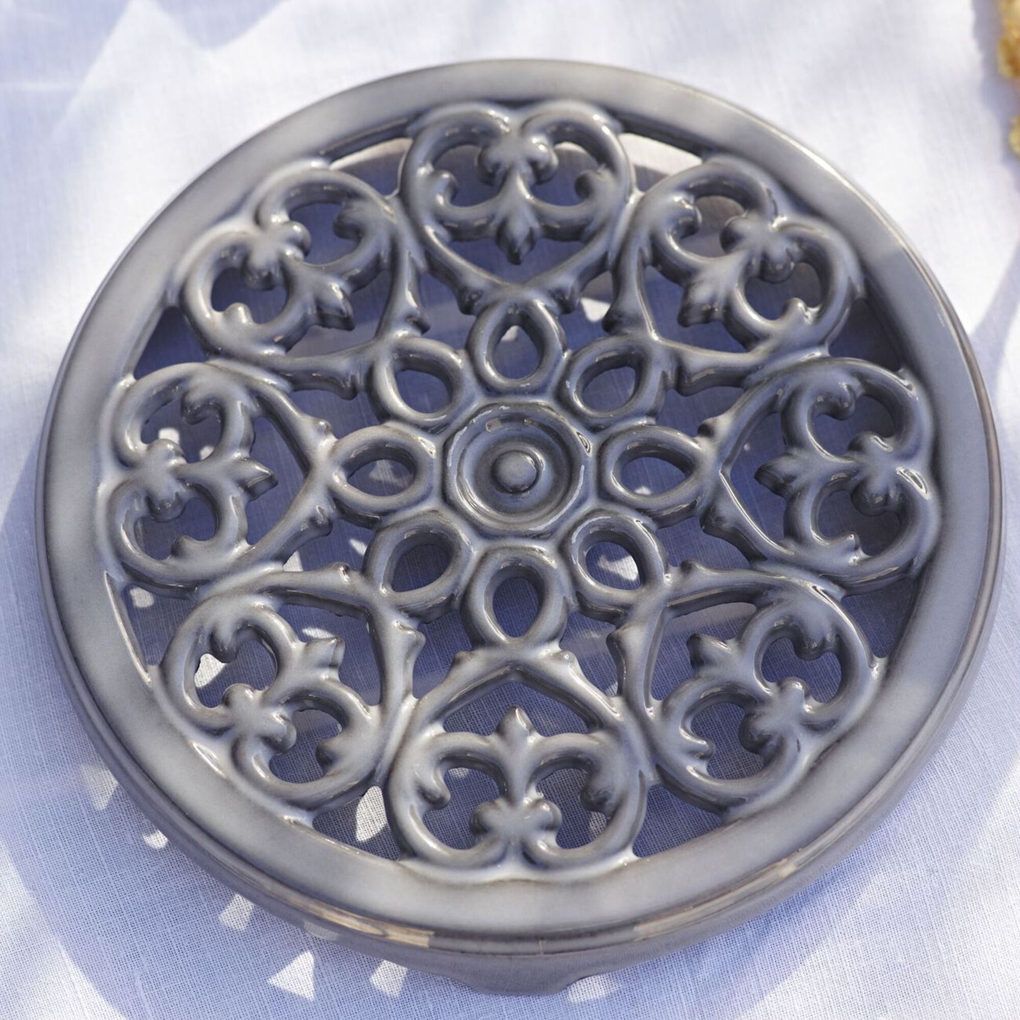 STAUB | Cast Iron Trivet Pot Stand – Lily Design - Ø230 mm - Graphite Grey
