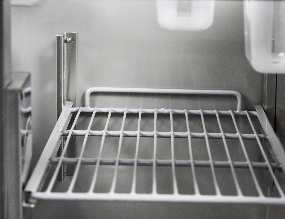 Saladette réfrigérée PREMIUM - 1830mm - 3 portes - avec découpe pour 18x GN 1/6 & Couvercle inox - incl. 18x conteneurs GN 1/6