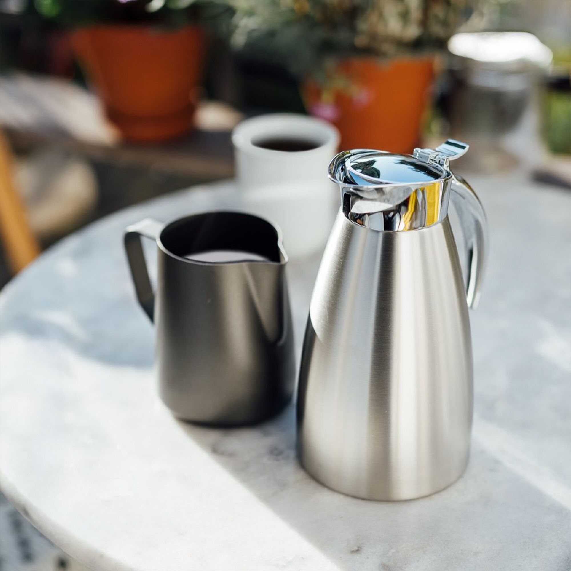 Pichet isotherme ADVANCED – inox – 0,6 litre – ouverture à une main