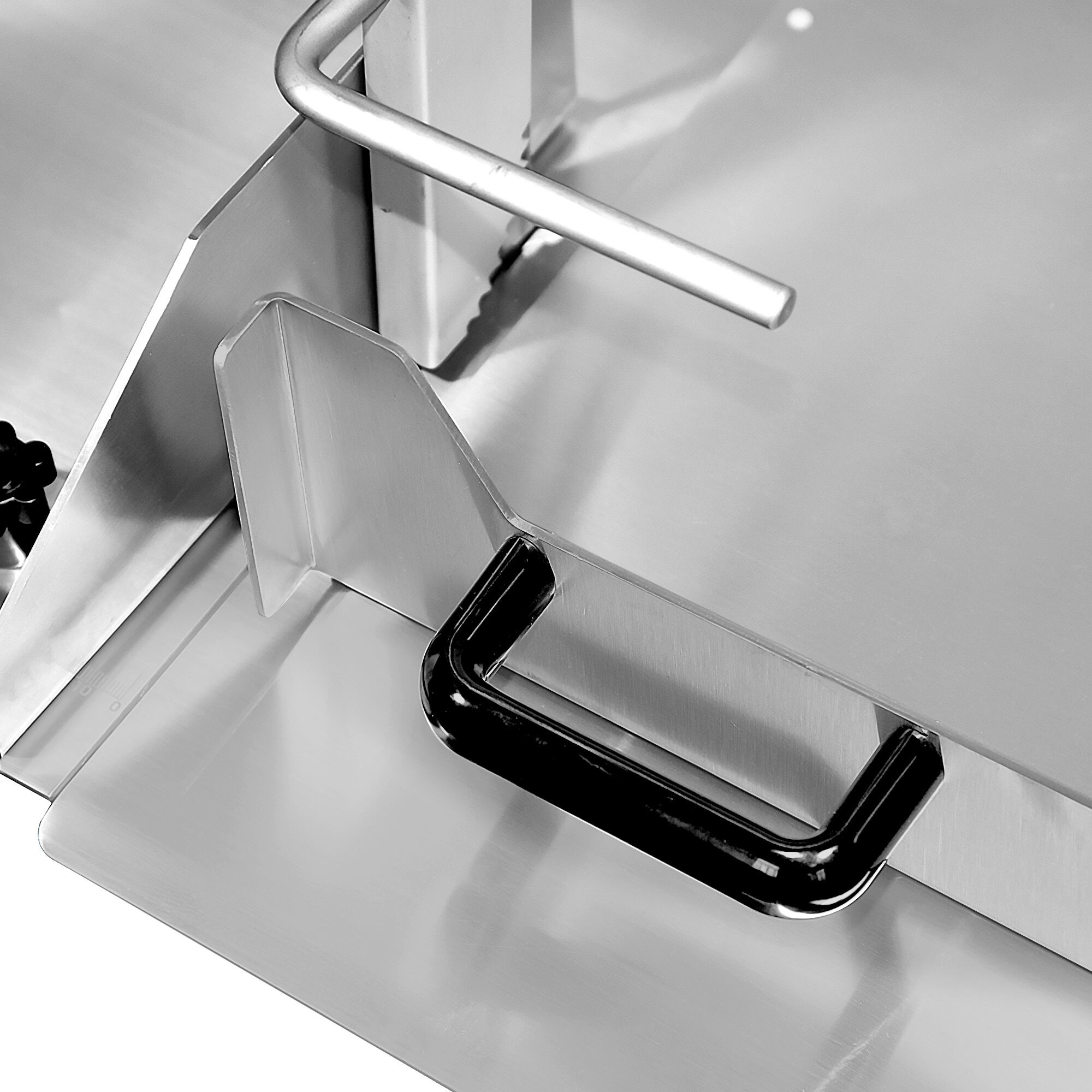 Fierăstrău electric pentru oase PROFESIONAL - 1900 mm bandă de tăiere - înălțime maximă de tăiere: 240 mm