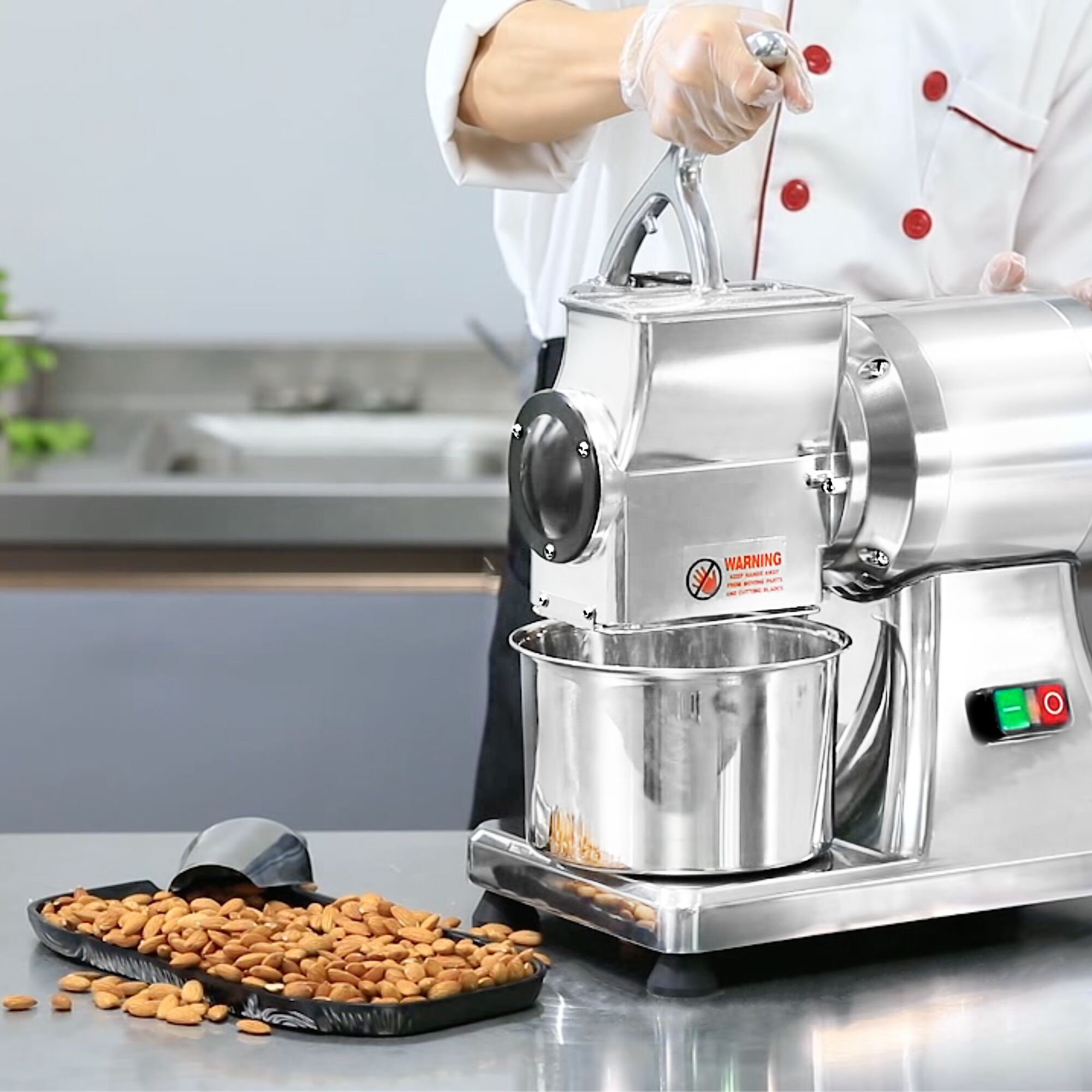 Râpe à parmesan / fromage à pâte dure - 550 watts - capacité : 40 kg/h