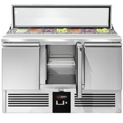Commercial Saladette Prep Station PREMIUM – 3 Doors – GN 1/1 Pan Well – 1365×700 mm – +2 to +10 °C – Plastic top; Glass lid 7×GN1/3