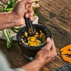 (2 pieces) ZWILLING | Granite Mortar & Pestle Ø150 mm – Non-slip Feet - 18/10 Stainless Ring - Black
