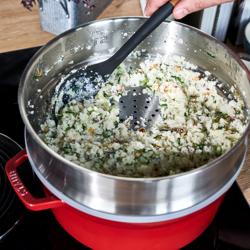 STAUB | LA COCOTTE - Cocotte avec insert vapeur - Ø 260mm - Fonte - Rouge cerise	