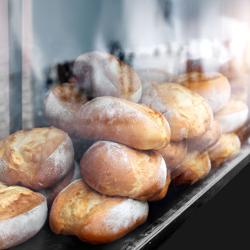 Toronto Bakery Bread Counter – 1300 mm - ambient - 1 glass shelf - LED inside & out - EU food-safe