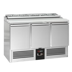 Saladette PREMIUM - 1365 mm - 3 dörrar - med kylbrunn för 7x GN 1/3 med glastopp