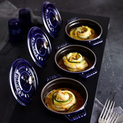 STAUB | SPECIALITIES - Masă de servit pentru 3 mini cocottes - 420x160mm - Fibră lemnoasă - Negru