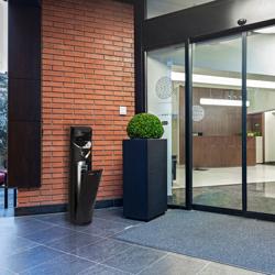 Posacenere a colonna in acciaio inox